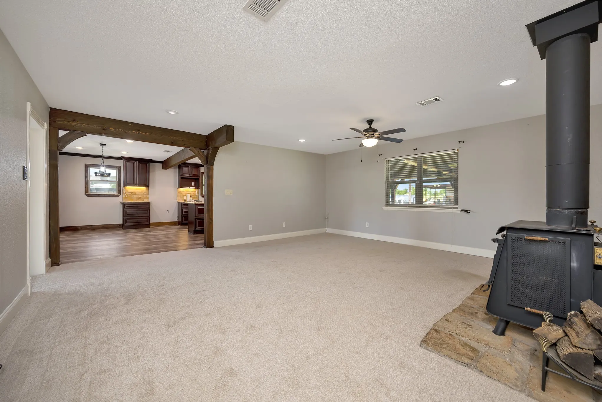 Single Family Residence For Sale in Cooke County , 2561 County Road 248, Valley View, Texas 76272, 4 Bedroom, 3 Bathroom, Garage spaces, 2,160 Sqft, built in 1986, mls#21322135, Real Estate Agent in Valley View, Homes For Sale in Cooke county, Homes For Sale in Valley View, Realtor in Valley View Texas, Real Estate Brokerage Independent Realty Texas, Luminita Cordes Realtor