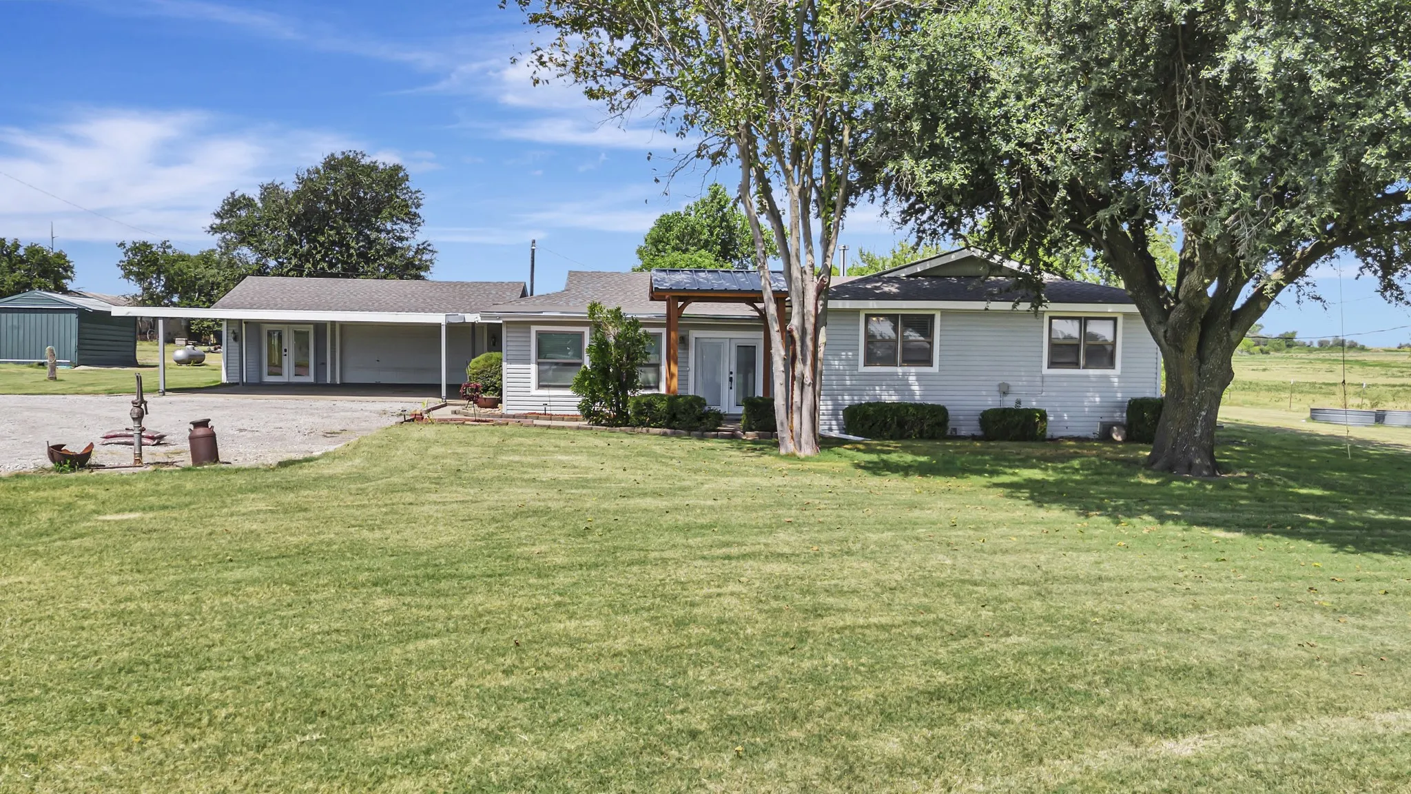 Single Family Residence For Sale in Cooke County , 2561 County Road 248, Valley View, Texas 76272, 4 Bedroom, 3 Bathroom, Garage spaces, 2,160 Sqft, built in 1986, mls#21322135, Real Estate Agent in Valley View, Homes For Sale in Cooke county, Homes For Sale in Valley View, Realtor in Valley View Texas, Real Estate Brokerage Independent Realty Texas, Luminita Cordes Realtor