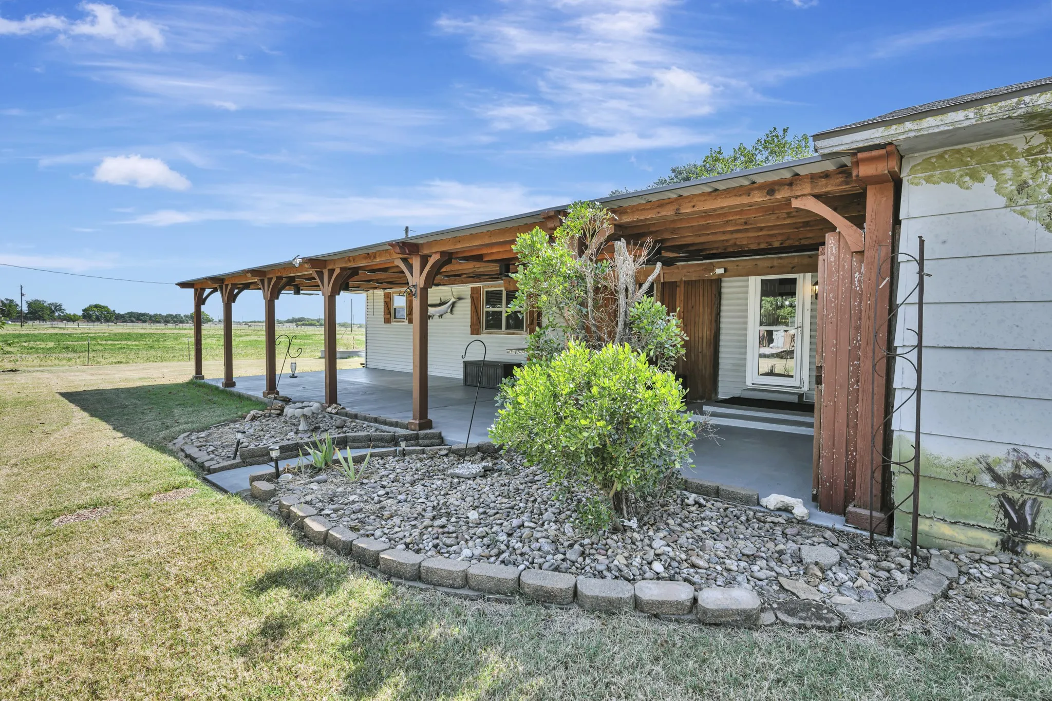 Single Family Residence For Sale in Cooke County , 2561 County Road 248, Valley View, Texas 76272, 4 Bedroom, 3 Bathroom, Garage spaces, 2,160 Sqft, built in 1986, mls#21322135, Real Estate Agent in Valley View, Homes For Sale in Cooke county, Homes For Sale in Valley View, Realtor in Valley View Texas, Real Estate Brokerage Independent Realty Texas, Luminita Cordes Realtor