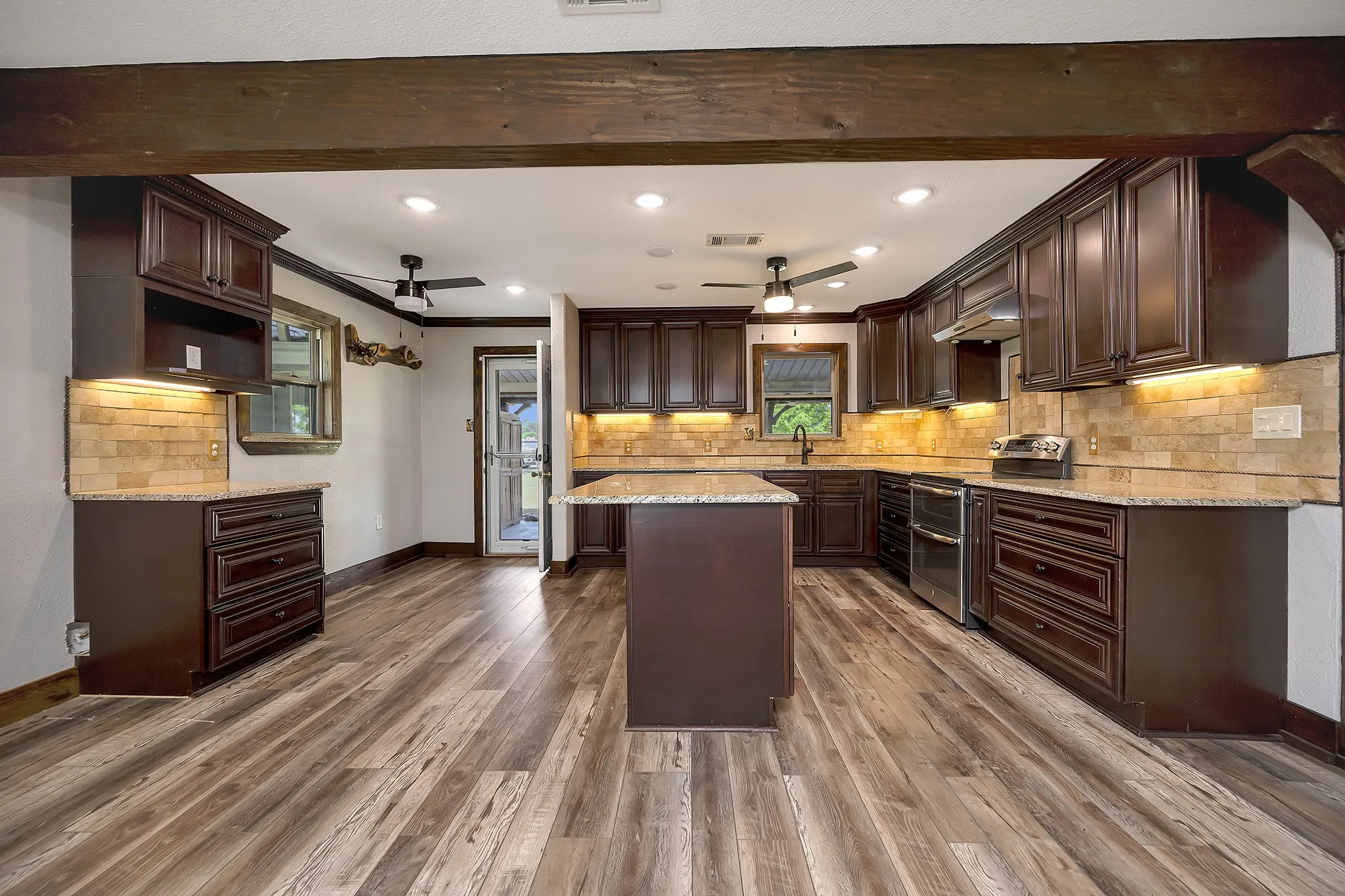 Single Family Residence For Sale in Cooke County , 2561 County Road 248, Valley View, Texas 76272, 4 Bedroom, 3 Bathroom, Garage spaces, 2,160 Sqft, built in 1986, mls#21322135, Real Estate Agent in Valley View, Homes For Sale in Cooke county, Homes For Sale in Valley View, Realtor in Valley View Texas, Real Estate Brokerage Independent Realty Texas, Luminita Cordes Realtor