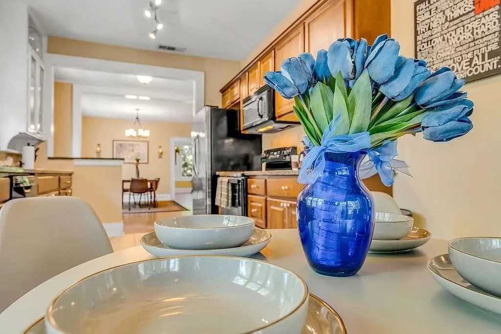 Single Family Residence For Sale in Dallas County , 4301 Vandelia Street, Dallas, Texas 75219, 6 Bedroom, 4 Bathroom, 2 Garage spaces, 3,524 Sqft, built in 1924, mls#21330522, Real Estate Agent in Dallas, Homes For Sale in Dallas county, Homes For Sale in Dallas, Realtor in Dallas Texas, Real Estate Brokerage Independent Realty Texas, Luminita Cordes Realtor