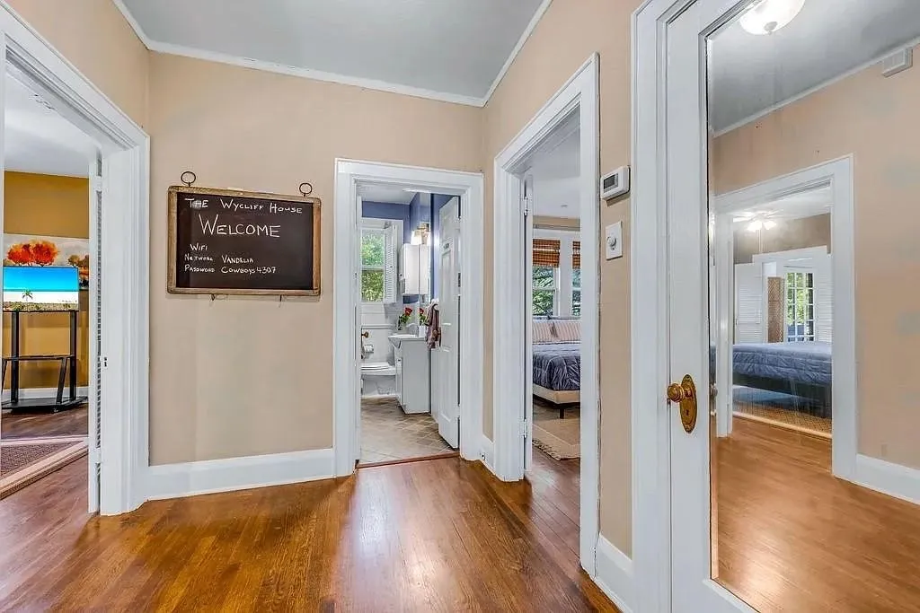 Single Family Residence For Sale in Dallas County , 4301 Vandelia Street, Dallas, Texas 75219, 6 Bedroom, 4 Bathroom, 2 Garage spaces, 3,524 Sqft, built in 1924, mls#21330522, Real Estate Agent in Dallas, Homes For Sale in Dallas county, Homes For Sale in Dallas, Realtor in Dallas Texas, Real Estate Brokerage Independent Realty Texas, Luminita Cordes Realtor