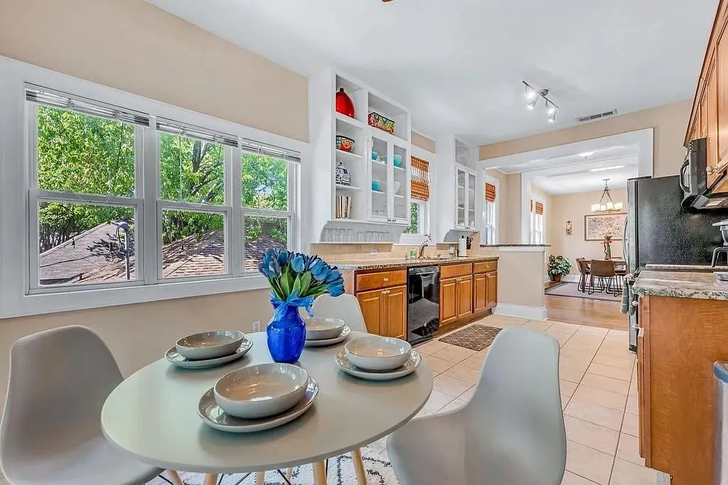 Single Family Residence For Sale in Dallas County , 4301 Vandelia Street, Dallas, Texas 75219, 6 Bedroom, 4 Bathroom, 2 Garage spaces, 3,524 Sqft, built in 1924, mls#21330522, Real Estate Agent in Dallas, Homes For Sale in Dallas county, Homes For Sale in Dallas, Realtor in Dallas Texas, Real Estate Brokerage Independent Realty Texas, Luminita Cordes Realtor
