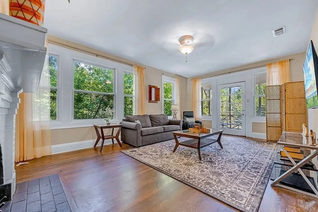 Single Family Residence For Sale in Dallas County , 4301 Vandelia Street, Dallas, Texas 75219, 6 Bedroom, 4 Bathroom, 2 Garage spaces, 3,524 Sqft, built in 1924, mls#21330522, Real Estate Agent in Dallas, Homes For Sale in Dallas county, Homes For Sale in Dallas, Realtor in Dallas Texas, Real Estate Brokerage Independent Realty Texas, Luminita Cordes Realtor