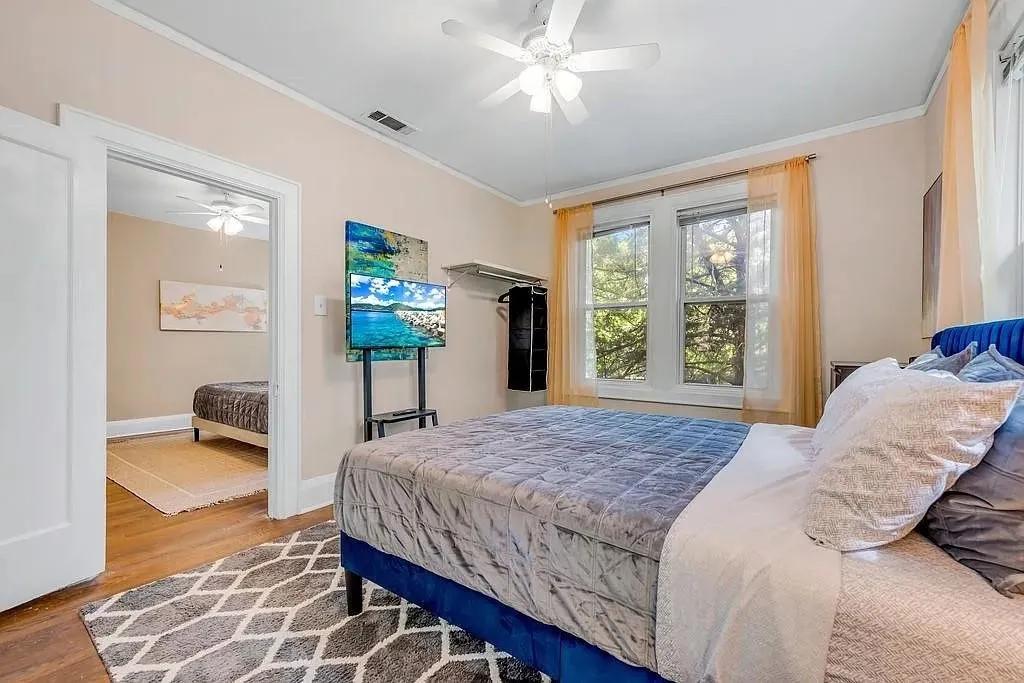 Single Family Residence For Sale in Dallas County , 4301 Vandelia Street, Dallas, Texas 75219, 6 Bedroom, 4 Bathroom, 2 Garage spaces, 3,524 Sqft, built in 1924, mls#21330522, Real Estate Agent in Dallas, Homes For Sale in Dallas county, Homes For Sale in Dallas, Realtor in Dallas Texas, Real Estate Brokerage Independent Realty Texas, Luminita Cordes Realtor