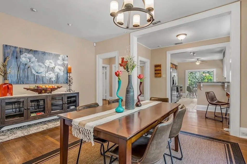 Single Family Residence For Sale in Dallas County , 4301 Vandelia Street, Dallas, Texas 75219, 6 Bedroom, 4 Bathroom, 2 Garage spaces, 3,524 Sqft, built in 1924, mls#21330522, Real Estate Agent in Dallas, Homes For Sale in Dallas county, Homes For Sale in Dallas, Realtor in Dallas Texas, Real Estate Brokerage Independent Realty Texas, Luminita Cordes Realtor