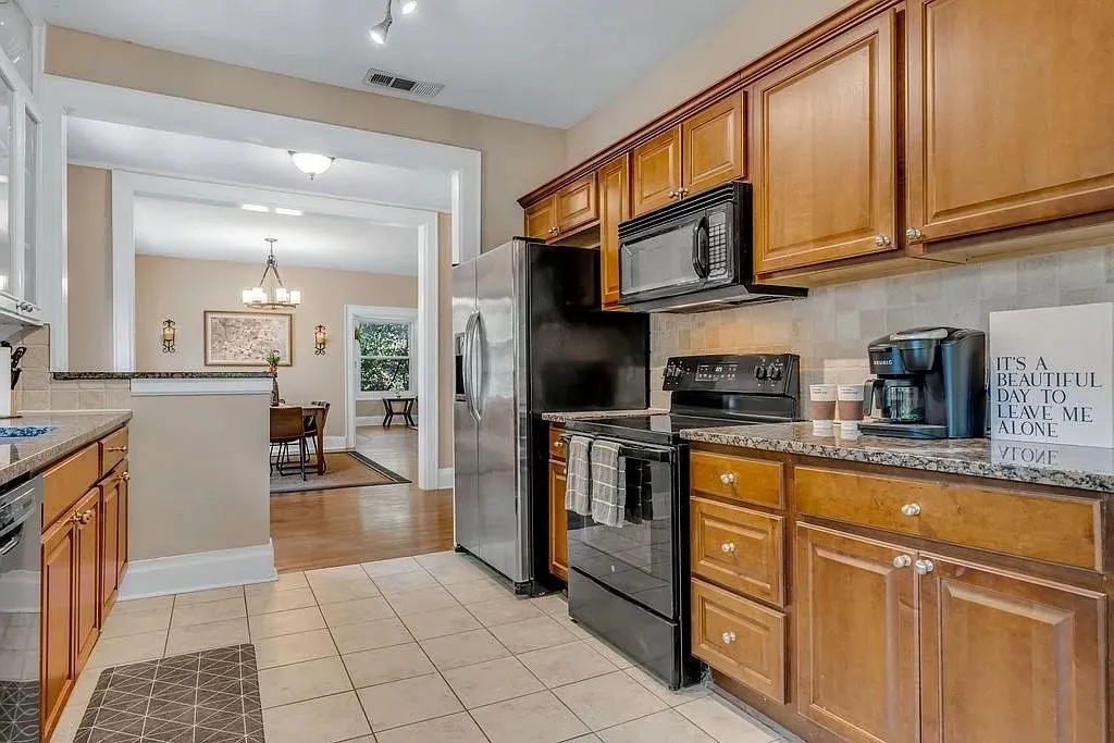 Single Family Residence For Sale in Dallas County , 4301 Vandelia Street, Dallas, Texas 75219, 6 Bedroom, 4 Bathroom, 2 Garage spaces, 3,524 Sqft, built in 1924, mls#21330522, Real Estate Agent in Dallas, Homes For Sale in Dallas county, Homes For Sale in Dallas, Realtor in Dallas Texas, Real Estate Brokerage Independent Realty Texas, Luminita Cordes Realtor