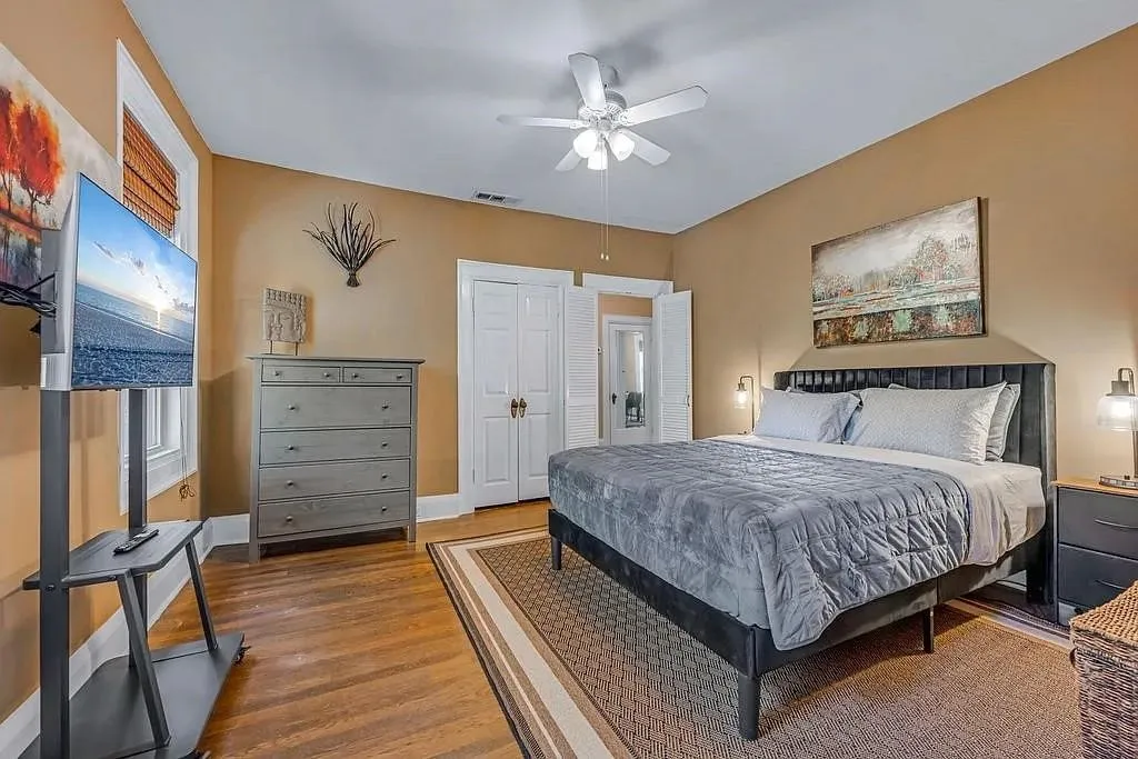 Single Family Residence For Sale in Dallas County , 4301 Vandelia Street, Dallas, Texas 75219, 6 Bedroom, 4 Bathroom, 2 Garage spaces, 3,524 Sqft, built in 1924, mls#21330522, Real Estate Agent in Dallas, Homes For Sale in Dallas county, Homes For Sale in Dallas, Realtor in Dallas Texas, Real Estate Brokerage Independent Realty Texas, Luminita Cordes Realtor