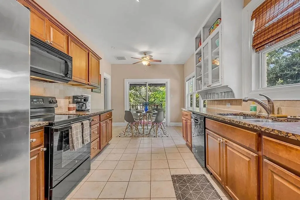 Single Family Residence For Sale in Dallas County , 4301 Vandelia Street, Dallas, Texas 75219, 6 Bedroom, 4 Bathroom, 2 Garage spaces, 3,524 Sqft, built in 1924, mls#21330522, Real Estate Agent in Dallas, Homes For Sale in Dallas county, Homes For Sale in Dallas, Realtor in Dallas Texas, Real Estate Brokerage Independent Realty Texas, Luminita Cordes Realtor