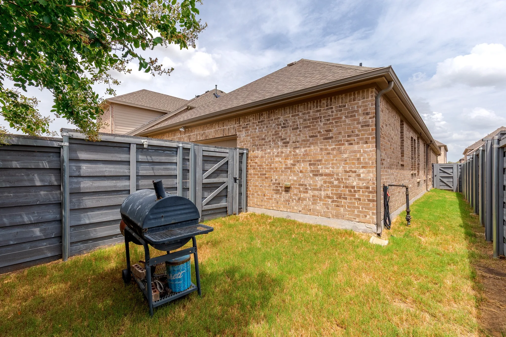 Single Family Residence For Sale in Denton County , 7308 Elm Grove Lane, Little Elm, Texas 76227, 3 Bedroom, 2 Bathroom, 2 Garage spaces, 1,798 Sqft, built in 2019, mls#21330755, Real Estate Agent in Little Elm, Homes For Sale in Denton county, Homes For Sale in Little Elm, Realtor in Little Elm Texas, Real Estate Brokerage Independent Realty Texas, Luminita Cordes Realtor