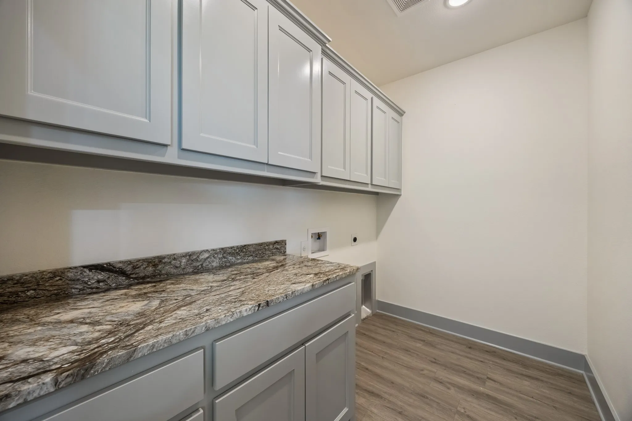 Single Family Residence For Sale in Hunt County , 253 Caro Drive, West Tawakoni, Texas 75474, 4 Bedroom, 4 Bathroom, 2 Garage spaces, 2,372 Sqft, built in 2025, mls#21330700, Real Estate Agent in West Tawakoni, Homes For Sale in Hunt county, Homes For Sale in West Tawakoni, Realtor in West Tawakoni Texas, Real Estate Brokerage Independent Realty Texas, Luminita Cordes Realtor