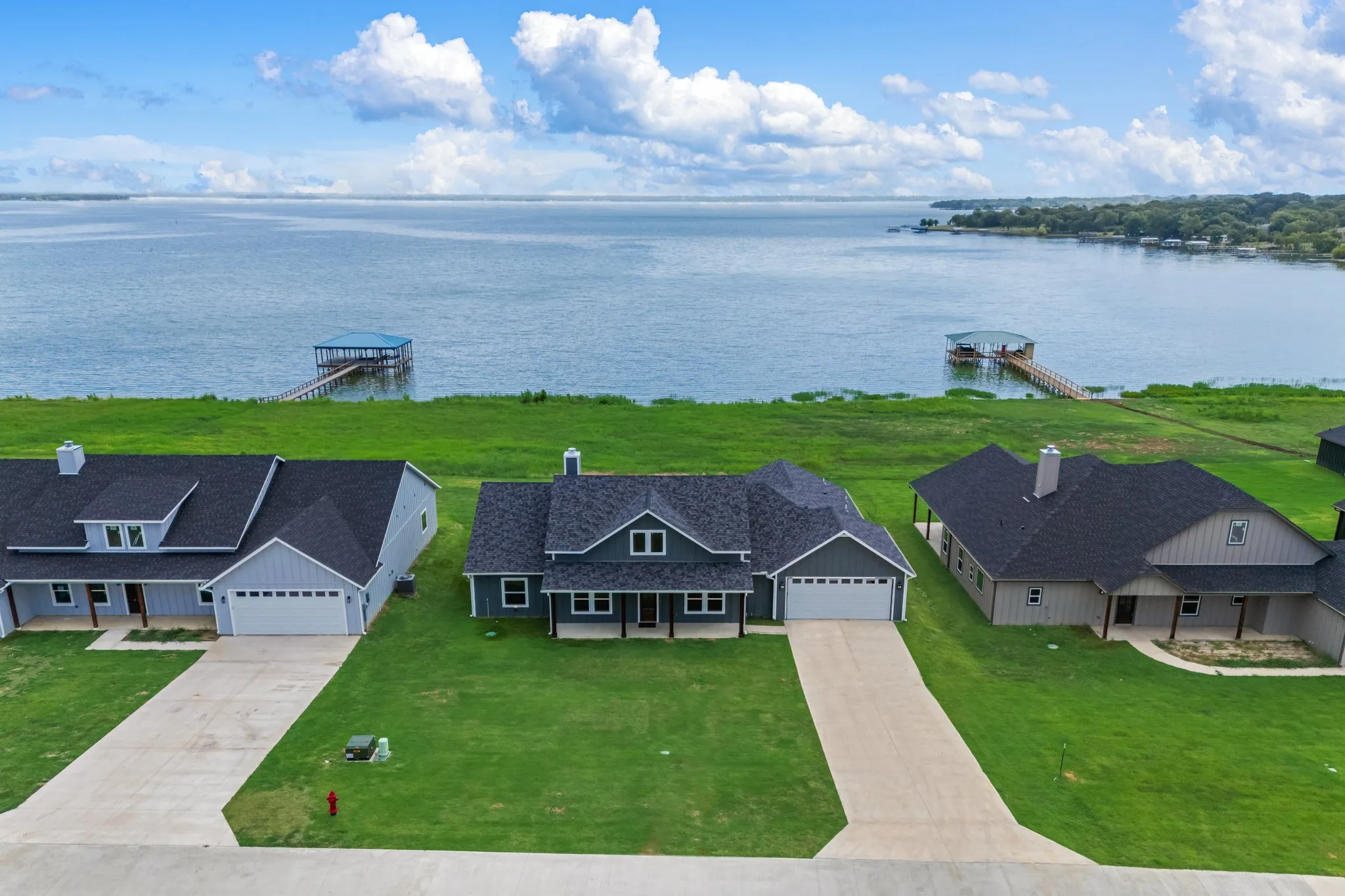 Single Family Residence For Sale in Hunt County , 253 Caro Drive, West Tawakoni, Texas 75474, 4 Bedroom, 4 Bathroom, 2 Garage spaces, 2,372 Sqft, built in 2025, mls#21330700, Real Estate Agent in West Tawakoni, Homes For Sale in Hunt county, Homes For Sale in West Tawakoni, Realtor in West Tawakoni Texas, Real Estate Brokerage Independent Realty Texas, Luminita Cordes Realtor