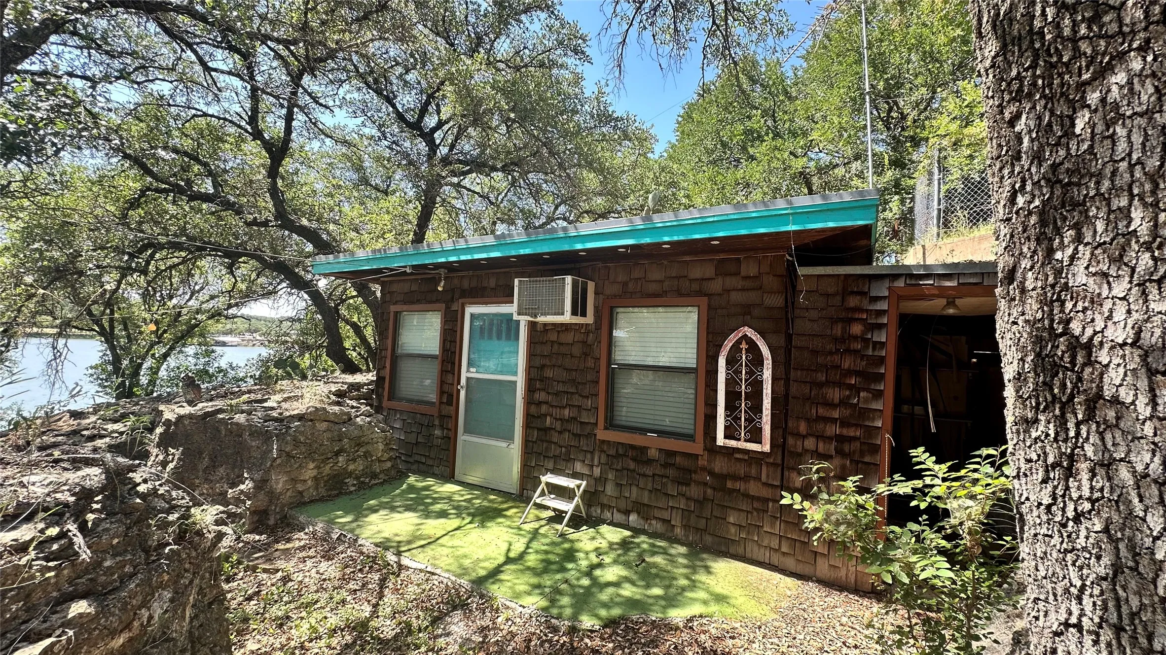 Single Family Residence For Sale in Brown County , 241 County Road 611, Brownwood, Texas 76801, 1 Bedroom, 1 Bathroom, Garage spaces, 486 Sqft, built in 1978, mls#21329997, Real Estate Agent in Brownwood, Homes For Sale in Brown county, Homes For Sale in Brownwood, Realtor in Brownwood Texas, Real Estate Brokerage Independent Realty Texas, Luminita Cordes Realtor