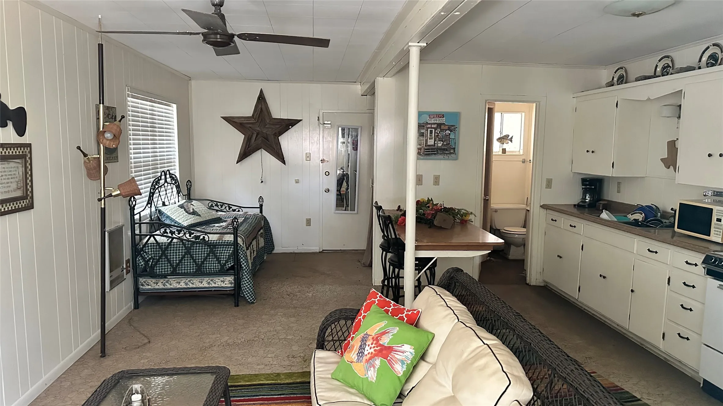 Single Family Residence For Sale in Brown County , 241 County Road 611, Brownwood, Texas 76801, 1 Bedroom, 1 Bathroom, Garage spaces, 486 Sqft, built in 1978, mls#21329997, Real Estate Agent in Brownwood, Homes For Sale in Brown county, Homes For Sale in Brownwood, Realtor in Brownwood Texas, Real Estate Brokerage Independent Realty Texas, Luminita Cordes Realtor