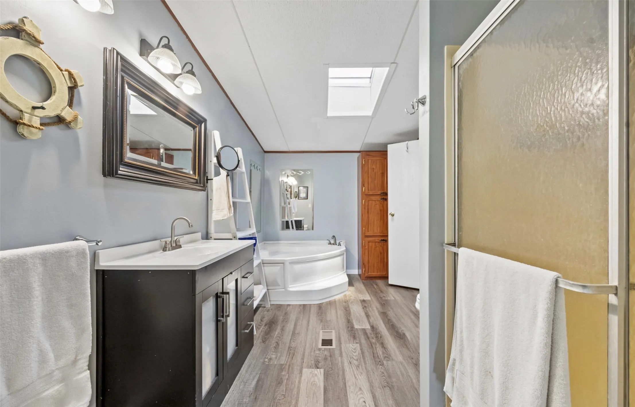 Mobile Home For Sale in Collin County , 6027 Nugget, Nevada, Texas 75173, 4 Bedroom, 2 Bathroom, Garage spaces, 2,112 Sqft, built in 1998, mls#21327756, Real Estate Agent in Nevada, Homes For Sale in Collin county, Homes For Sale in Nevada, Realtor in Nevada Texas, Real Estate Brokerage Independent Realty Texas, Luminita Cordes Realtor