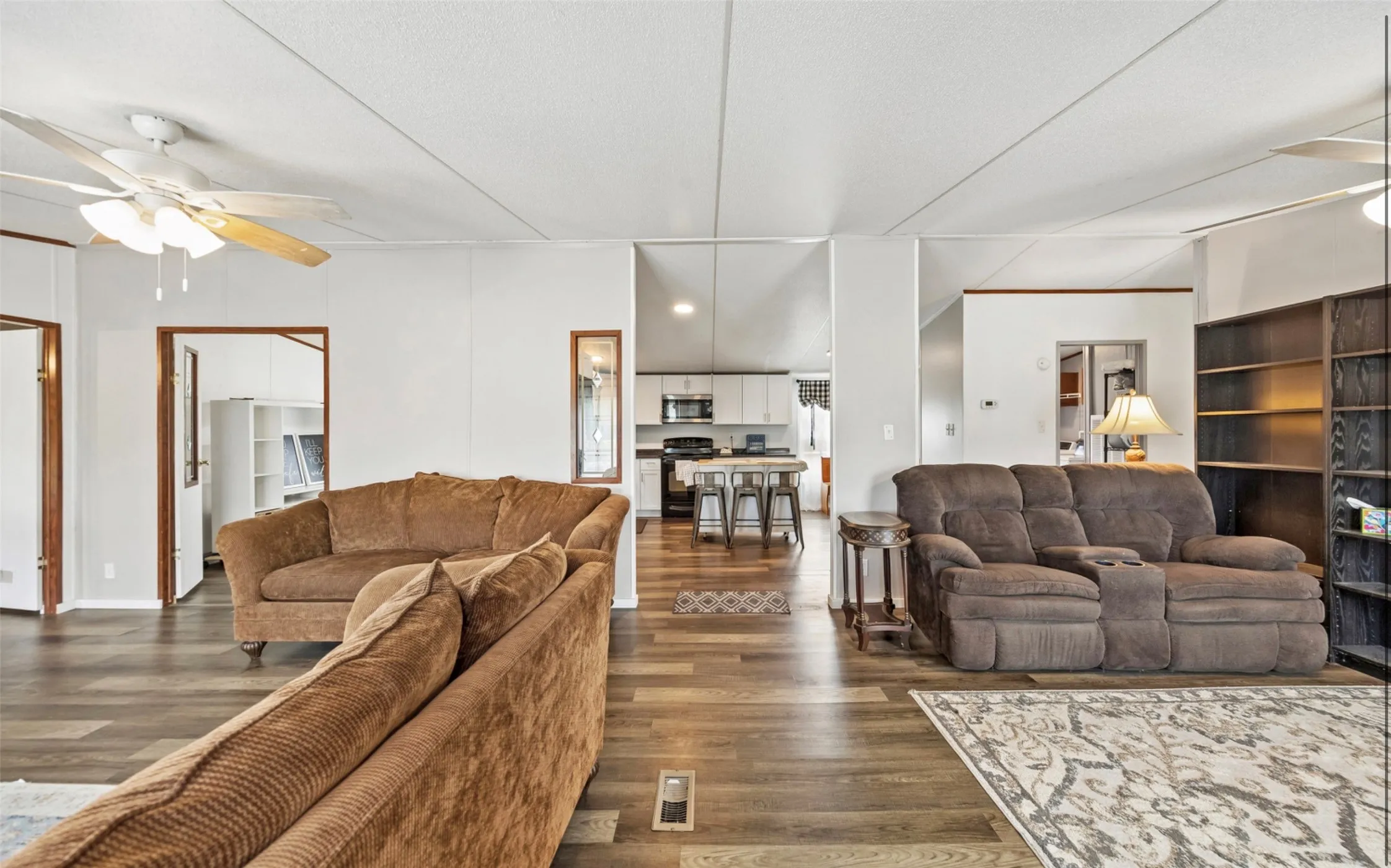 Mobile Home For Sale in Collin County , 6027 Nugget, Nevada, Texas 75173, 4 Bedroom, 2 Bathroom, Garage spaces, 2,112 Sqft, built in 1998, mls#21327756, Real Estate Agent in Nevada, Homes For Sale in Collin county, Homes For Sale in Nevada, Realtor in Nevada Texas, Real Estate Brokerage Independent Realty Texas, Luminita Cordes Realtor