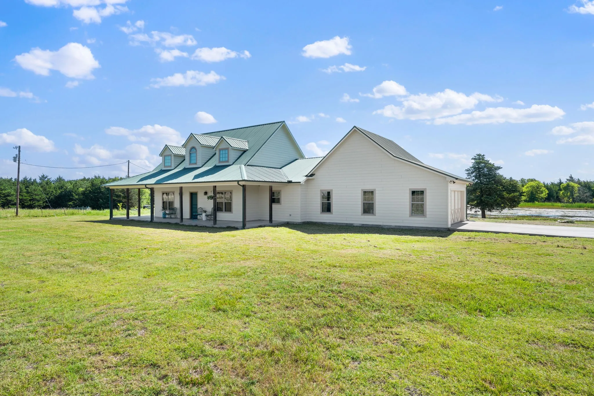 Farm For Sale in Hunt County , 247 County Road 4519, Wolfe City, Texas 75496, 3 Bedroom, 3 Bathroom, 2 Garage spaces, 2,096 Sqft, built in 2012, mls#21328558, Real Estate Agent in Wolfe City, Homes For Sale in Hunt county, Homes For Sale in Wolfe City, Realtor in Wolfe City Texas, Real Estate Brokerage Independent Realty Texas, Luminita Cordes Realtor