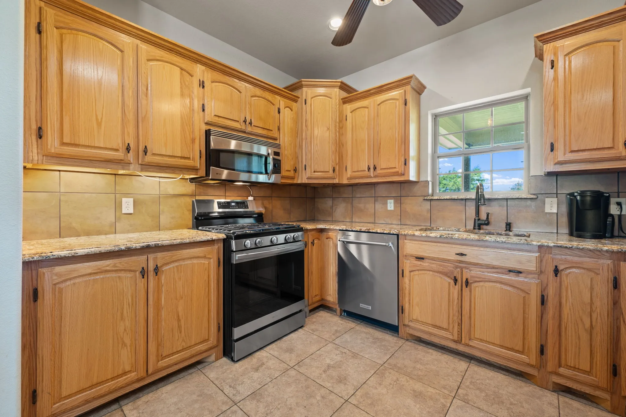 Farm For Sale in Hunt County , 247 County Road 4519, Wolfe City, Texas 75496, 3 Bedroom, 3 Bathroom, 2 Garage spaces, 2,096 Sqft, built in 2012, mls#21328558, Real Estate Agent in Wolfe City, Homes For Sale in Hunt county, Homes For Sale in Wolfe City, Realtor in Wolfe City Texas, Real Estate Brokerage Independent Realty Texas, Luminita Cordes Realtor