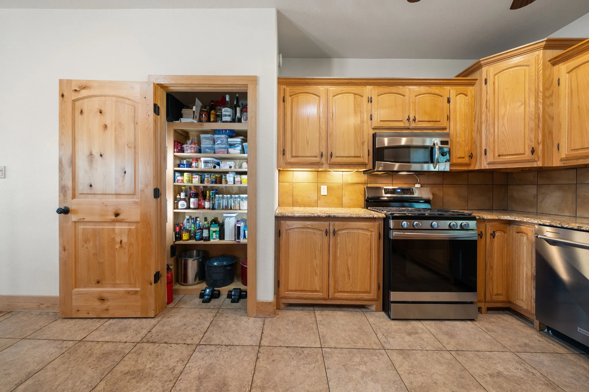 Farm For Sale in Hunt County , 247 County Road 4519, Wolfe City, Texas 75496, 3 Bedroom, 3 Bathroom, 2 Garage spaces, 2,096 Sqft, built in 2012, mls#21328558, Real Estate Agent in Wolfe City, Homes For Sale in Hunt county, Homes For Sale in Wolfe City, Realtor in Wolfe City Texas, Real Estate Brokerage Independent Realty Texas, Luminita Cordes Realtor