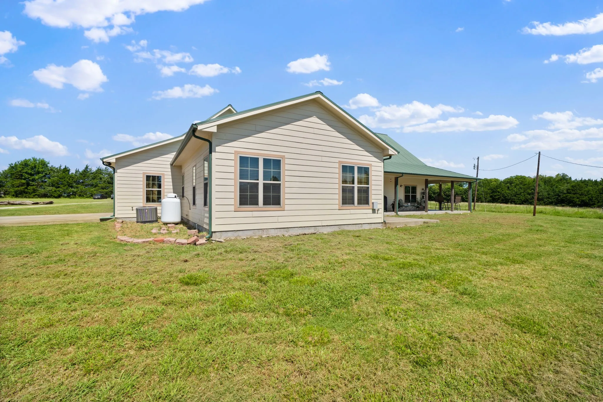 Farm For Sale in Hunt County , 247 County Road 4519, Wolfe City, Texas 75496, 3 Bedroom, 3 Bathroom, 2 Garage spaces, 2,096 Sqft, built in 2012, mls#21328558, Real Estate Agent in Wolfe City, Homes For Sale in Hunt county, Homes For Sale in Wolfe City, Realtor in Wolfe City Texas, Real Estate Brokerage Independent Realty Texas, Luminita Cordes Realtor