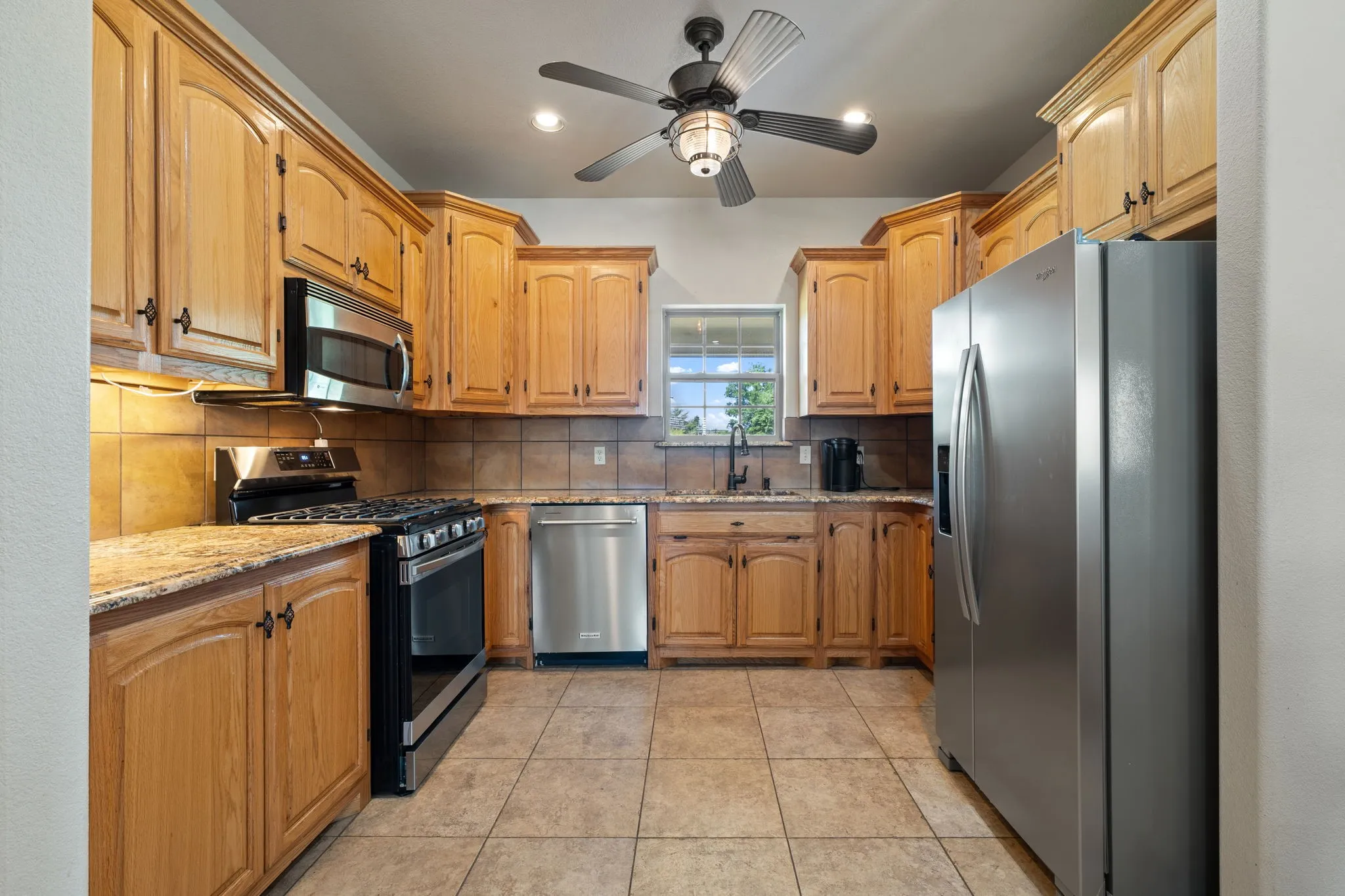 Farm For Sale in Hunt County , 247 County Road 4519, Wolfe City, Texas 75496, 3 Bedroom, 3 Bathroom, 2 Garage spaces, 2,096 Sqft, built in 2012, mls#21328558, Real Estate Agent in Wolfe City, Homes For Sale in Hunt county, Homes For Sale in Wolfe City, Realtor in Wolfe City Texas, Real Estate Brokerage Independent Realty Texas, Luminita Cordes Realtor