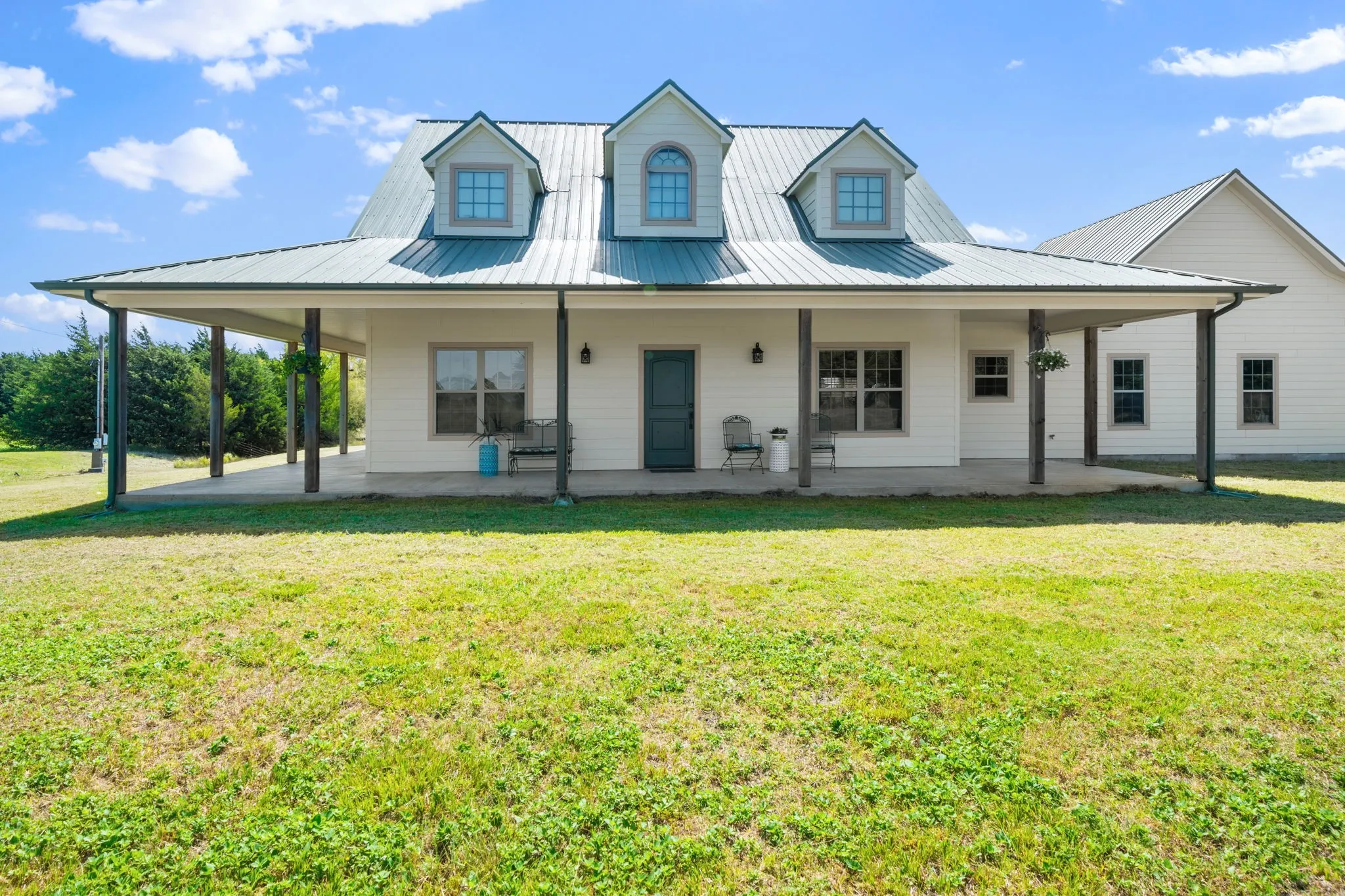 Farm For Sale in Hunt County , 247 County Road 4519, Wolfe City, Texas 75496, 3 Bedroom, 3 Bathroom, 2 Garage spaces, 2,096 Sqft, built in 2012, mls#21328558, Real Estate Agent in Wolfe City, Homes For Sale in Hunt county, Homes For Sale in Wolfe City, Realtor in Wolfe City Texas, Real Estate Brokerage Independent Realty Texas, Luminita Cordes Realtor