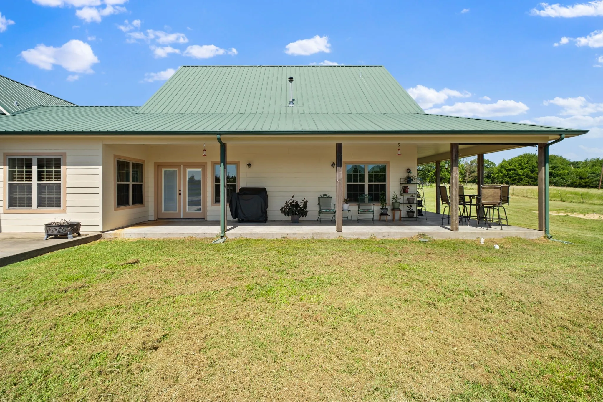 Farm For Sale in Hunt County , 247 County Road 4519, Wolfe City, Texas 75496, 3 Bedroom, 3 Bathroom, 2 Garage spaces, 2,096 Sqft, built in 2012, mls#21328558, Real Estate Agent in Wolfe City, Homes For Sale in Hunt county, Homes For Sale in Wolfe City, Realtor in Wolfe City Texas, Real Estate Brokerage Independent Realty Texas, Luminita Cordes Realtor