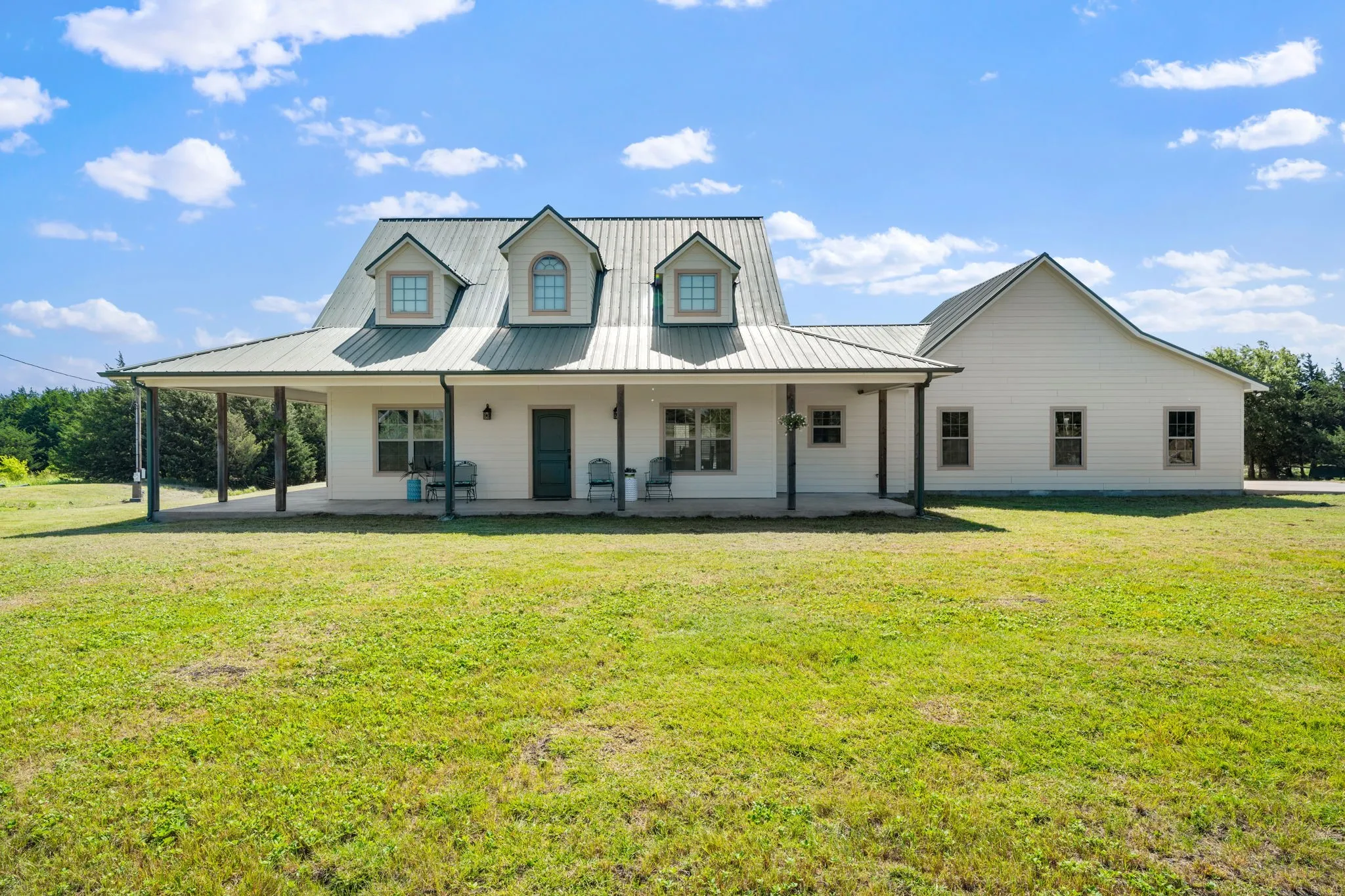 Farm For Sale in Hunt County , 247 County Road 4519, Wolfe City, Texas 75496, 3 Bedroom, 3 Bathroom, 2 Garage spaces, 2,096 Sqft, built in 2012, mls#21328558, Real Estate Agent in Wolfe City, Homes For Sale in Hunt county, Homes For Sale in Wolfe City, Realtor in Wolfe City Texas, Real Estate Brokerage Independent Realty Texas, Luminita Cordes Realtor