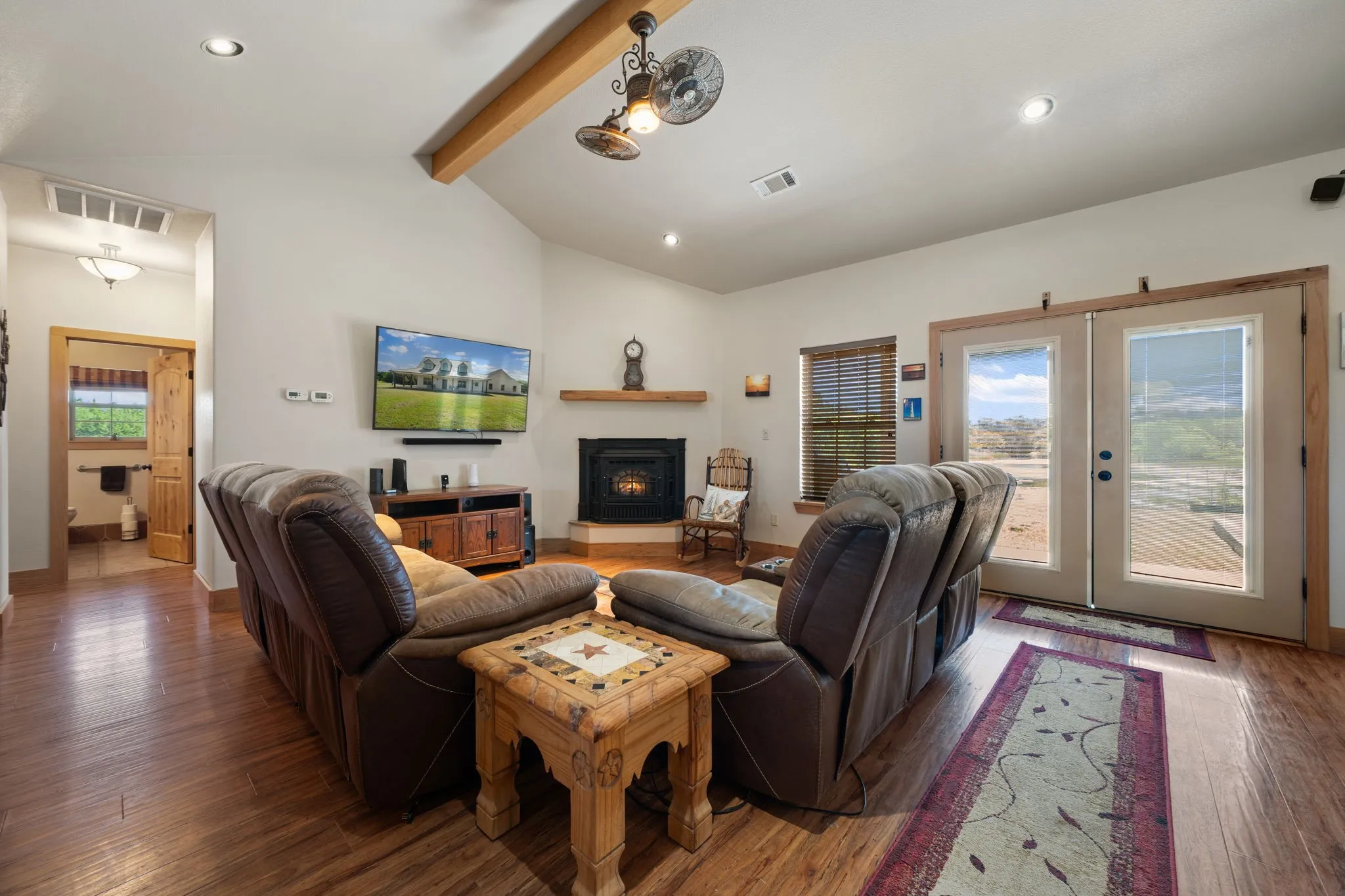 Farm For Sale in Hunt County , 247 County Road 4519, Wolfe City, Texas 75496, 3 Bedroom, 3 Bathroom, 2 Garage spaces, 2,096 Sqft, built in 2012, mls#21328558, Real Estate Agent in Wolfe City, Homes For Sale in Hunt county, Homes For Sale in Wolfe City, Realtor in Wolfe City Texas, Real Estate Brokerage Independent Realty Texas, Luminita Cordes Realtor