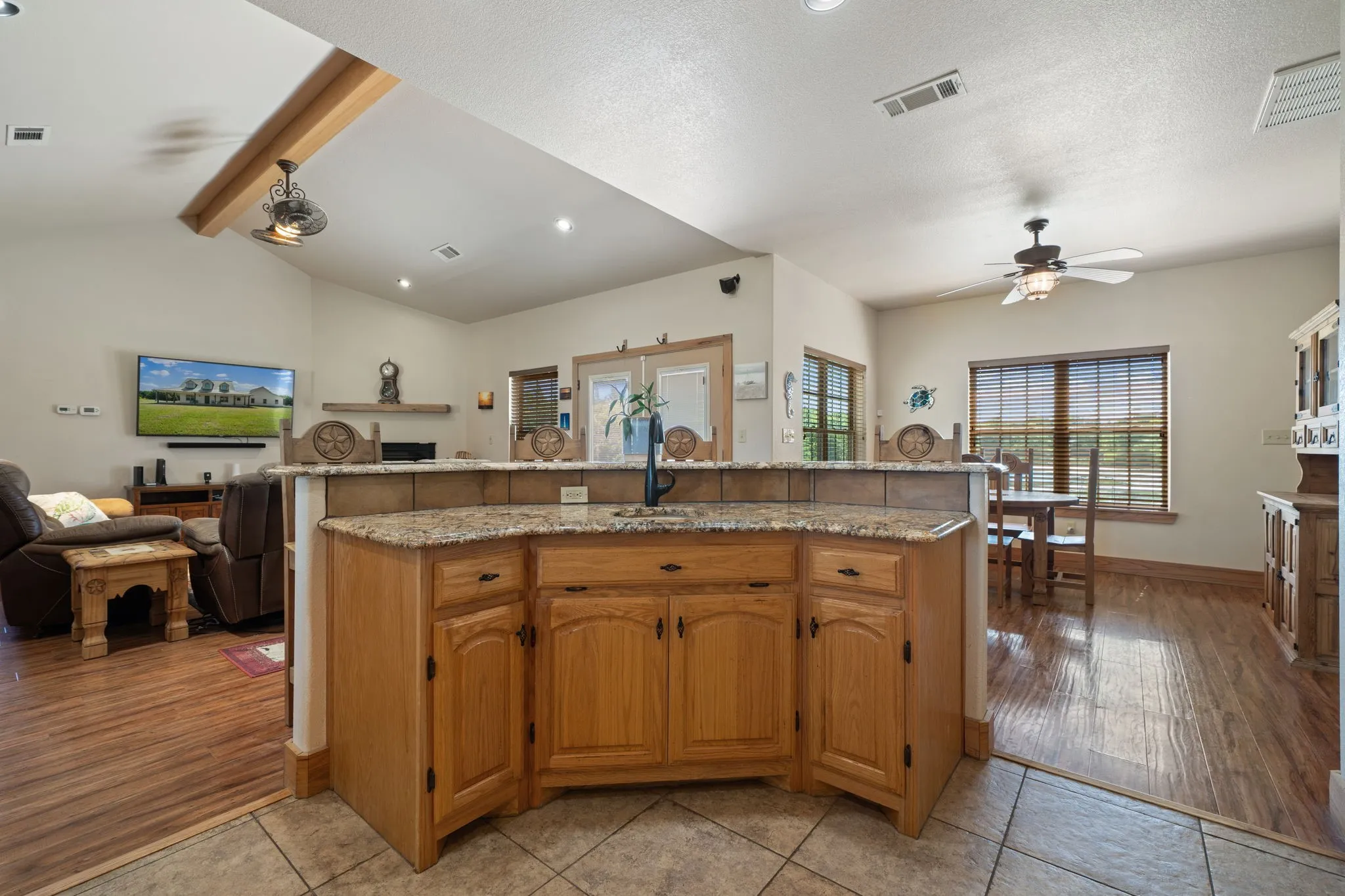 Farm For Sale in Hunt County , 247 County Road 4519, Wolfe City, Texas 75496, 3 Bedroom, 3 Bathroom, 2 Garage spaces, 2,096 Sqft, built in 2012, mls#21328558, Real Estate Agent in Wolfe City, Homes For Sale in Hunt county, Homes For Sale in Wolfe City, Realtor in Wolfe City Texas, Real Estate Brokerage Independent Realty Texas, Luminita Cordes Realtor