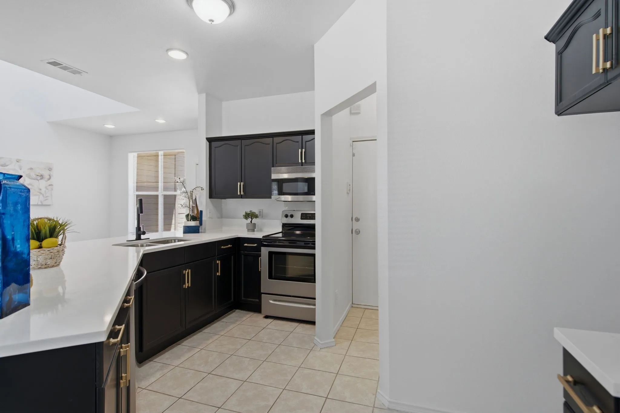 Townhouse For Sale in Denton County , 1504 Barbara Drive, Lewisville, Texas 75067, 3 Bedroom, 3 Bathroom, 1 Garage spaces, 1,478 Sqft, built in 1999, mls#21329698, Real Estate Agent in Lewisville, Homes For Sale in Denton county, Homes For Sale in Lewisville, Realtor in Lewisville Texas, Real Estate Brokerage Independent Realty Texas, Luminita Cordes Realtor