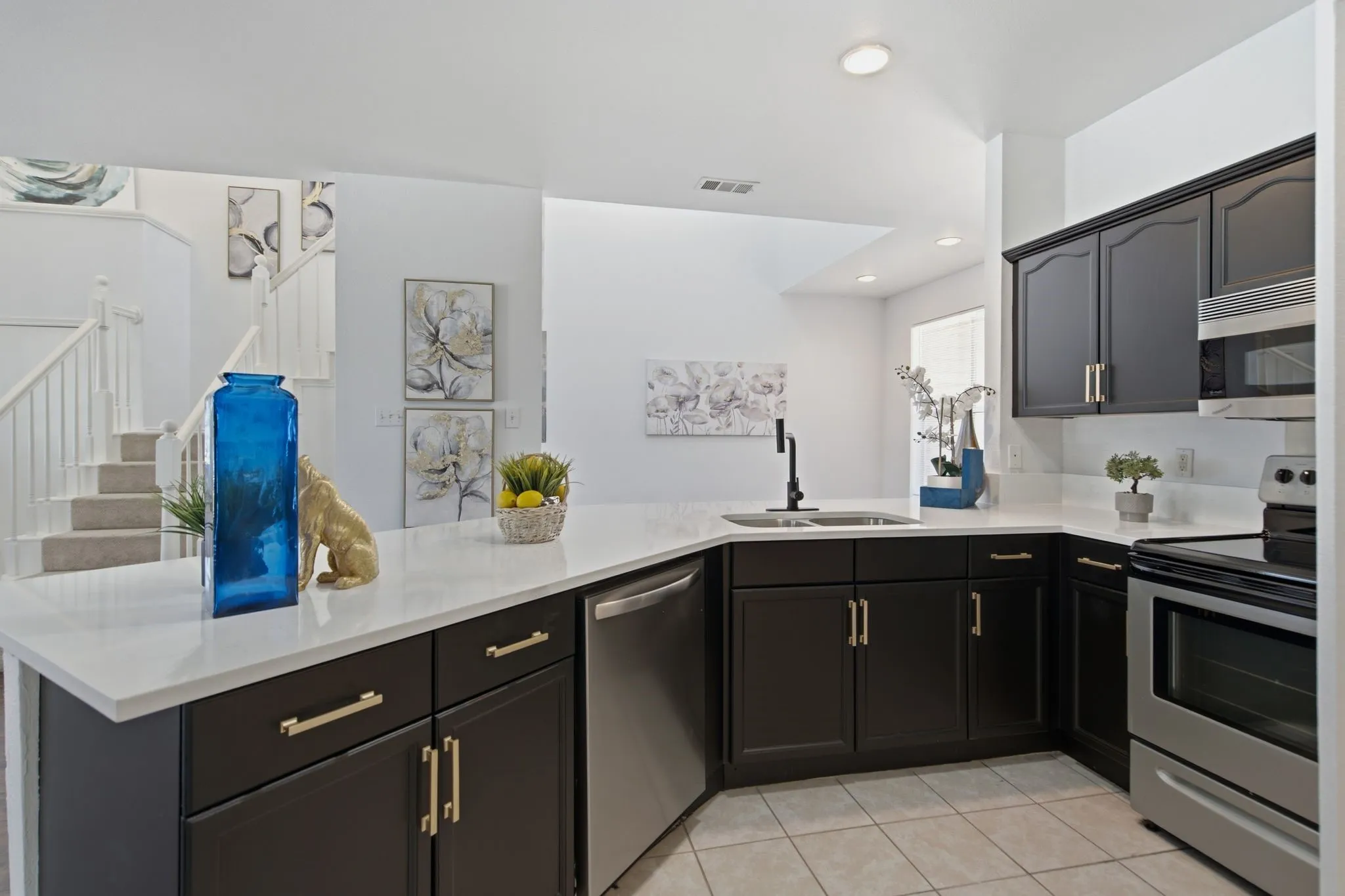 Townhouse For Sale in Denton County , 1504 Barbara Drive, Lewisville, Texas 75067, 3 Bedroom, 3 Bathroom, 1 Garage spaces, 1,478 Sqft, built in 1999, mls#21329698, Real Estate Agent in Lewisville, Homes For Sale in Denton county, Homes For Sale in Lewisville, Realtor in Lewisville Texas, Real Estate Brokerage Independent Realty Texas, Luminita Cordes Realtor