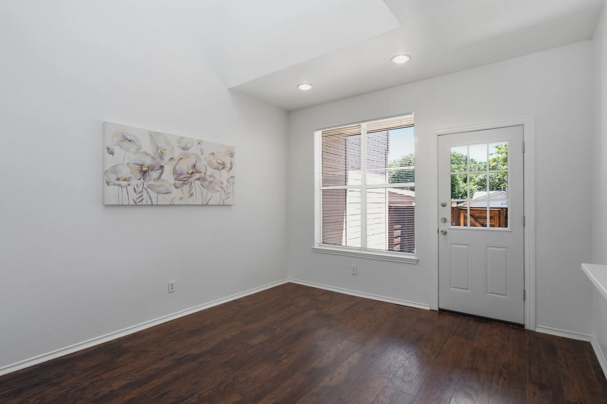 Townhouse For Sale in Denton County , 1504 Barbara Drive, Lewisville, Texas 75067, 3 Bedroom, 3 Bathroom, 1 Garage spaces, 1,478 Sqft, built in 1999, mls#21329698, Real Estate Agent in Lewisville, Homes For Sale in Denton county, Homes For Sale in Lewisville, Realtor in Lewisville Texas, Real Estate Brokerage Independent Realty Texas, Luminita Cordes Realtor