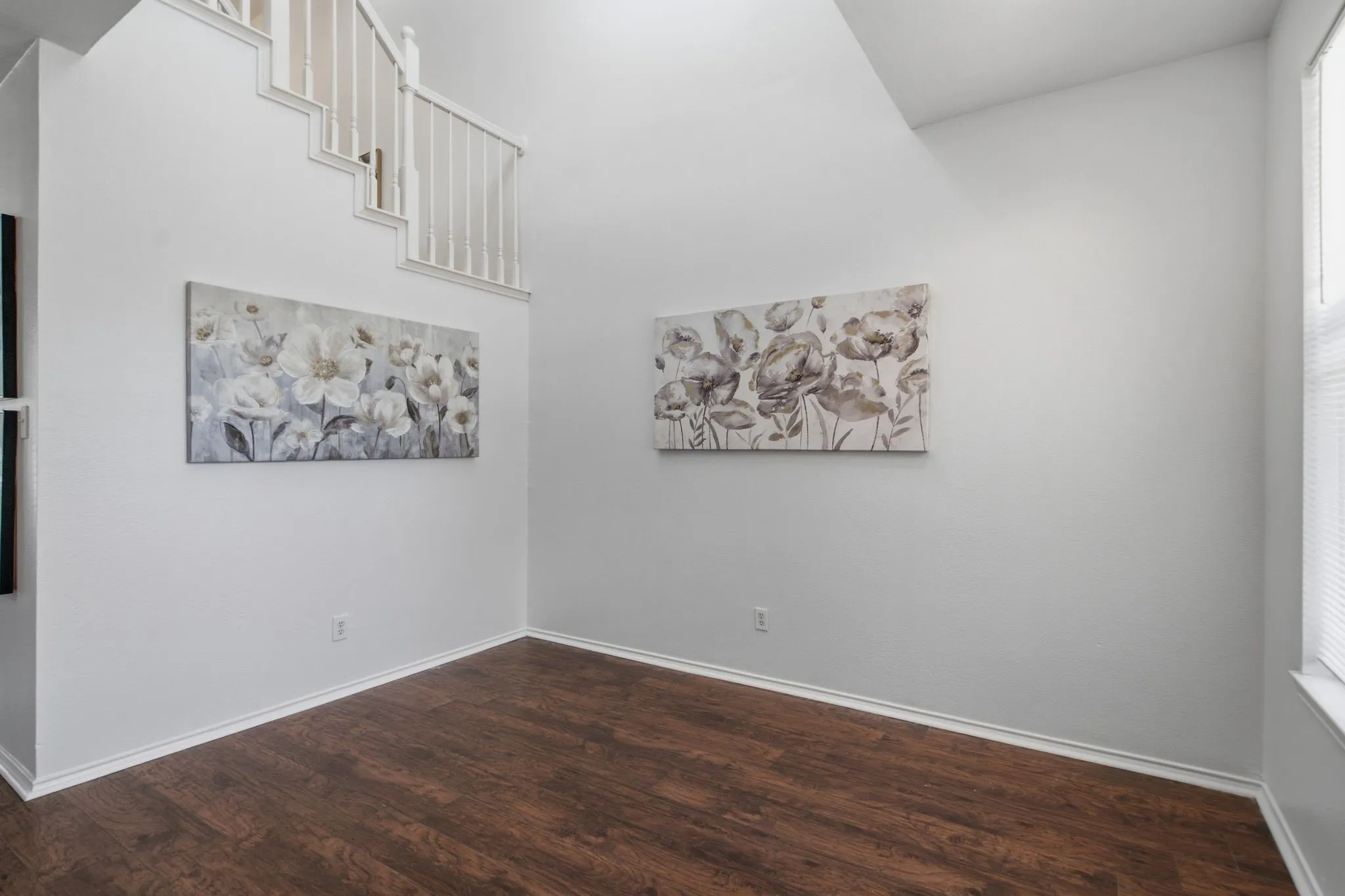 Townhouse For Sale in Denton County , 1504 Barbara Drive, Lewisville, Texas 75067, 3 Bedroom, 3 Bathroom, 1 Garage spaces, 1,478 Sqft, built in 1999, mls#21329698, Real Estate Agent in Lewisville, Homes For Sale in Denton county, Homes For Sale in Lewisville, Realtor in Lewisville Texas, Real Estate Brokerage Independent Realty Texas, Luminita Cordes Realtor