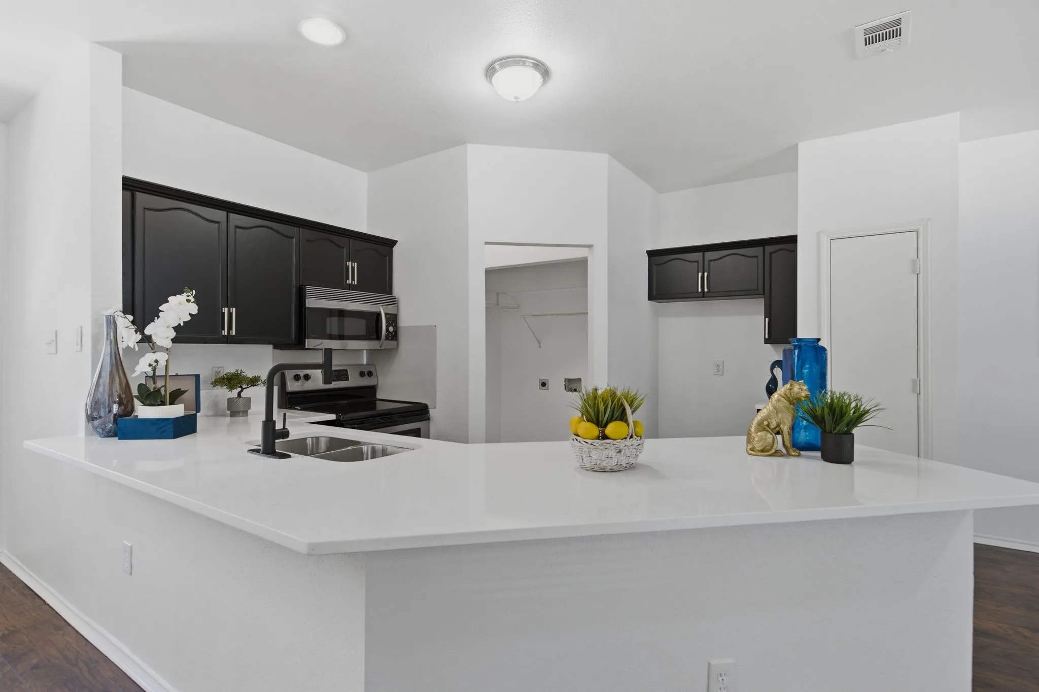 Townhouse For Sale in Denton County , 1504 Barbara Drive, Lewisville, Texas 75067, 3 Bedroom, 3 Bathroom, 1 Garage spaces, 1,478 Sqft, built in 1999, mls#21329698, Real Estate Agent in Lewisville, Homes For Sale in Denton county, Homes For Sale in Lewisville, Realtor in Lewisville Texas, Real Estate Brokerage Independent Realty Texas, Luminita Cordes Realtor