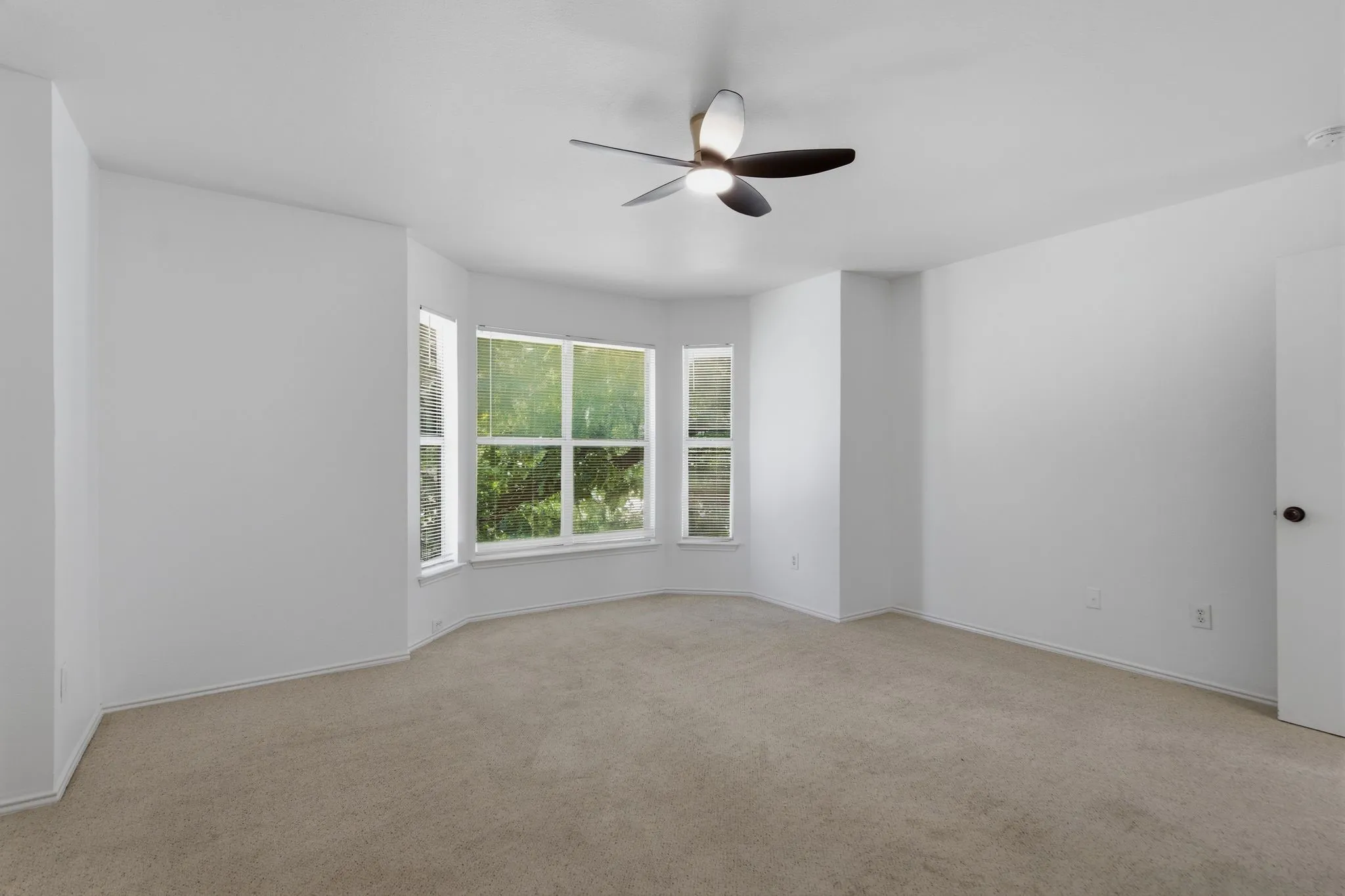 Townhouse For Sale in Denton County , 1504 Barbara Drive, Lewisville, Texas 75067, 3 Bedroom, 3 Bathroom, 1 Garage spaces, 1,478 Sqft, built in 1999, mls#21329698, Real Estate Agent in Lewisville, Homes For Sale in Denton county, Homes For Sale in Lewisville, Realtor in Lewisville Texas, Real Estate Brokerage Independent Realty Texas, Luminita Cordes Realtor