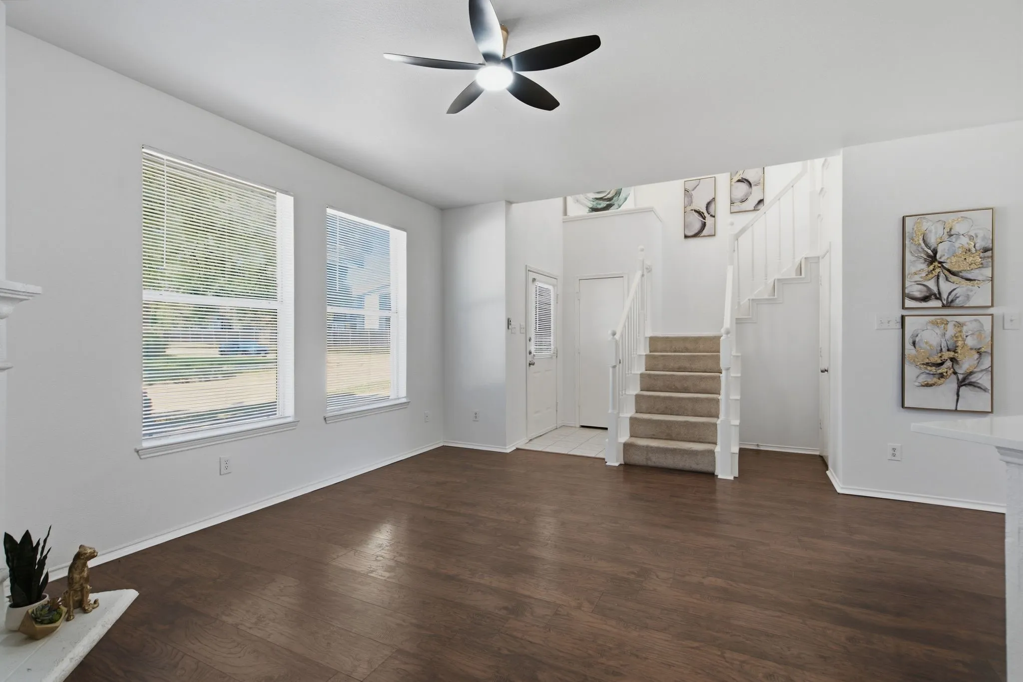 Townhouse For Sale in Denton County , 1504 Barbara Drive, Lewisville, Texas 75067, 3 Bedroom, 3 Bathroom, 1 Garage spaces, 1,478 Sqft, built in 1999, mls#21329698, Real Estate Agent in Lewisville, Homes For Sale in Denton county, Homes For Sale in Lewisville, Realtor in Lewisville Texas, Real Estate Brokerage Independent Realty Texas, Luminita Cordes Realtor