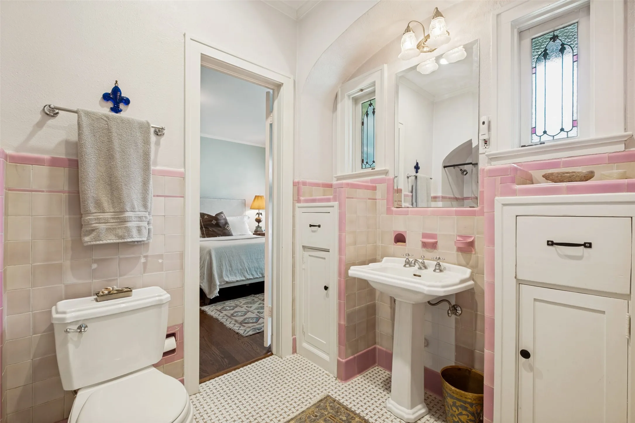 Single Family Residence For Sale in Dallas County , 6917 Westlake Avenue, Dallas, Texas 75214, 3 Bedroom, 2 Bathroom, 2 Garage spaces, 1,971 Sqft, built in 1927, mls#21327858, Real Estate Agent in Dallas, Homes For Sale in Dallas county, Homes For Sale in Dallas, Realtor in Dallas Texas, Real Estate Brokerage Independent Realty Texas, Luminita Cordes Realtor