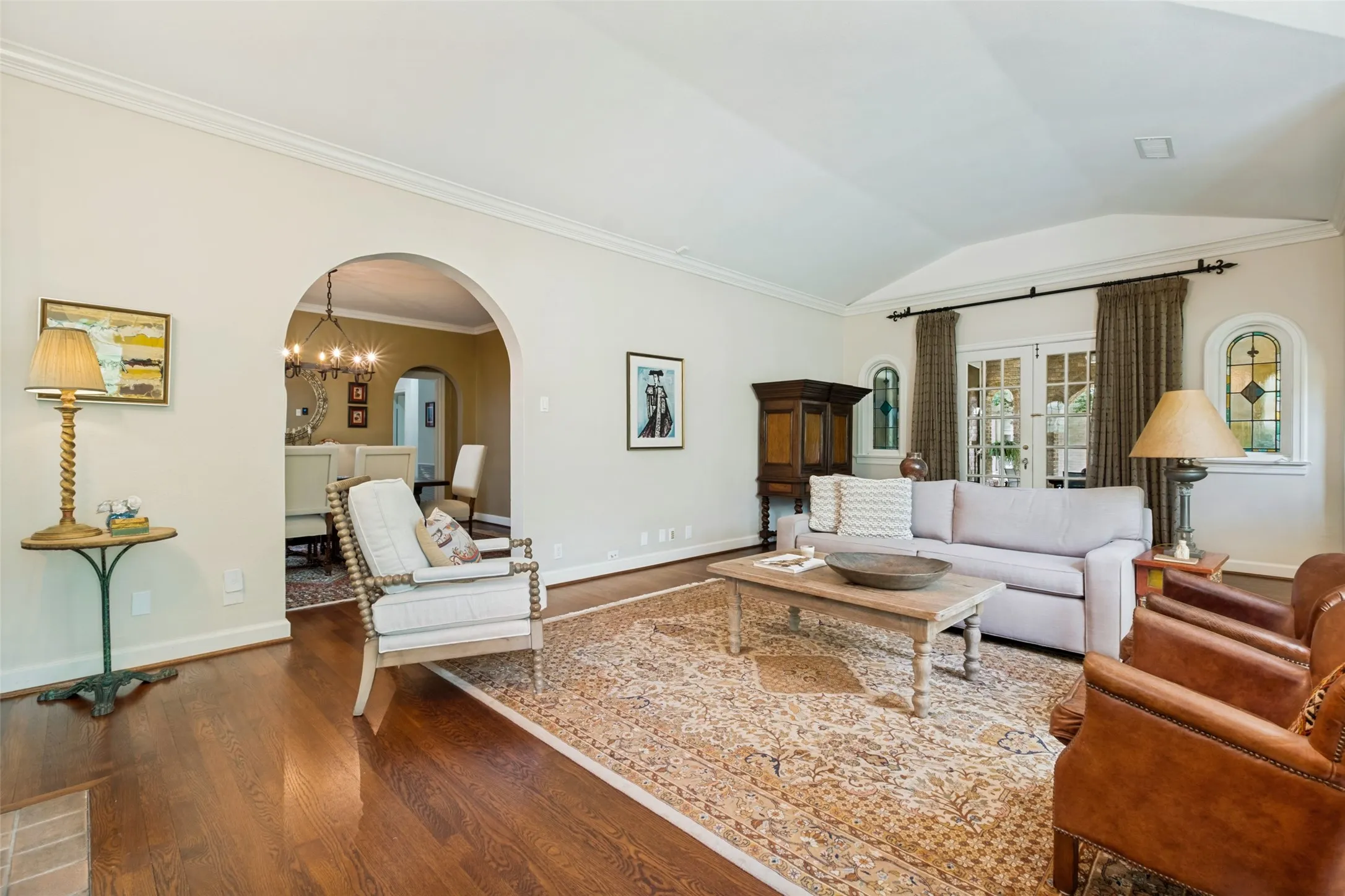 Single Family Residence For Sale in Dallas County , 6917 Westlake Avenue, Dallas, Texas 75214, 3 Bedroom, 2 Bathroom, 2 Garage spaces, 1,971 Sqft, built in 1927, mls#21327858, Real Estate Agent in Dallas, Homes For Sale in Dallas county, Homes For Sale in Dallas, Realtor in Dallas Texas, Real Estate Brokerage Independent Realty Texas, Luminita Cordes Realtor