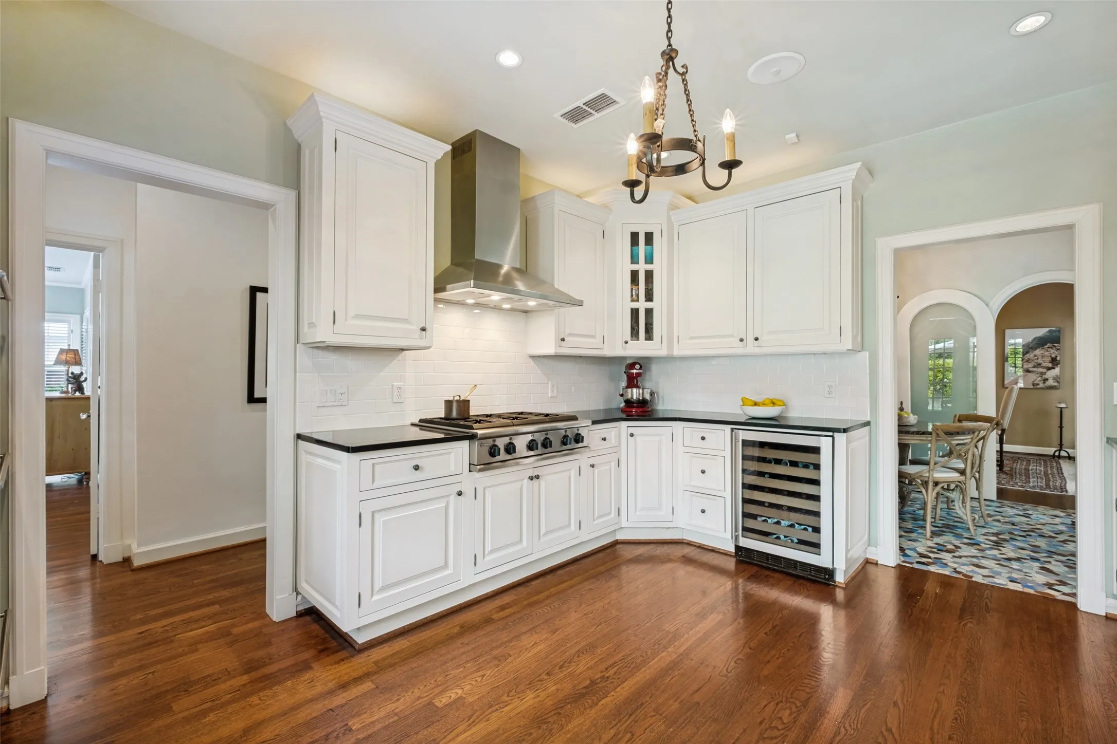 Single Family Residence For Sale in Dallas County , 6917 Westlake Avenue, Dallas, Texas 75214, 3 Bedroom, 2 Bathroom, 2 Garage spaces, 1,971 Sqft, built in 1927, mls#21327858, Real Estate Agent in Dallas, Homes For Sale in Dallas county, Homes For Sale in Dallas, Realtor in Dallas Texas, Real Estate Brokerage Independent Realty Texas, Luminita Cordes Realtor