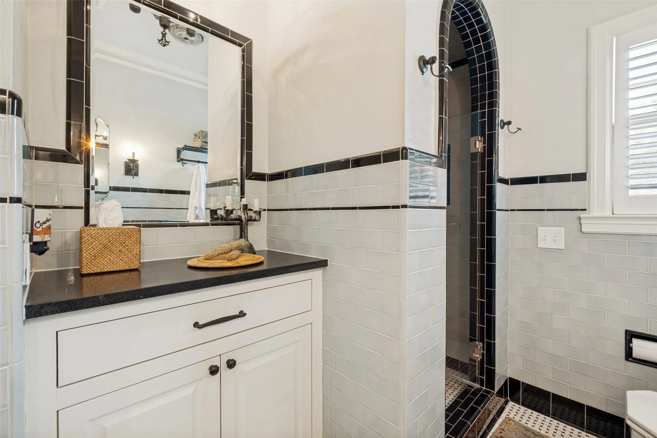 Single Family Residence For Sale in Dallas County , 6917 Westlake Avenue, Dallas, Texas 75214, 3 Bedroom, 2 Bathroom, 2 Garage spaces, 1,971 Sqft, built in 1927, mls#21327858, Real Estate Agent in Dallas, Homes For Sale in Dallas county, Homes For Sale in Dallas, Realtor in Dallas Texas, Real Estate Brokerage Independent Realty Texas, Luminita Cordes Realtor