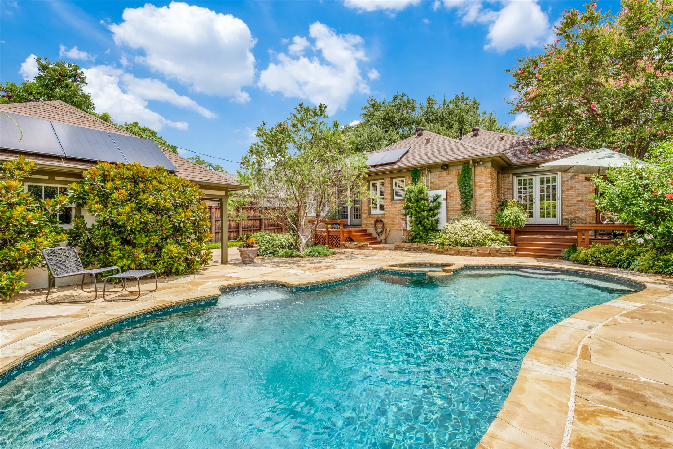 Single Family Residence For Sale in Dallas County , 6917 Westlake Avenue, Dallas, Texas 75214, 3 Bedroom, 2 Bathroom, 2 Garage spaces, 1,971 Sqft, built in 1927, mls#21327858, Real Estate Agent in Dallas, Homes For Sale in Dallas county, Homes For Sale in Dallas, Realtor in Dallas Texas, Real Estate Brokerage Independent Realty Texas, Luminita Cordes Realtor