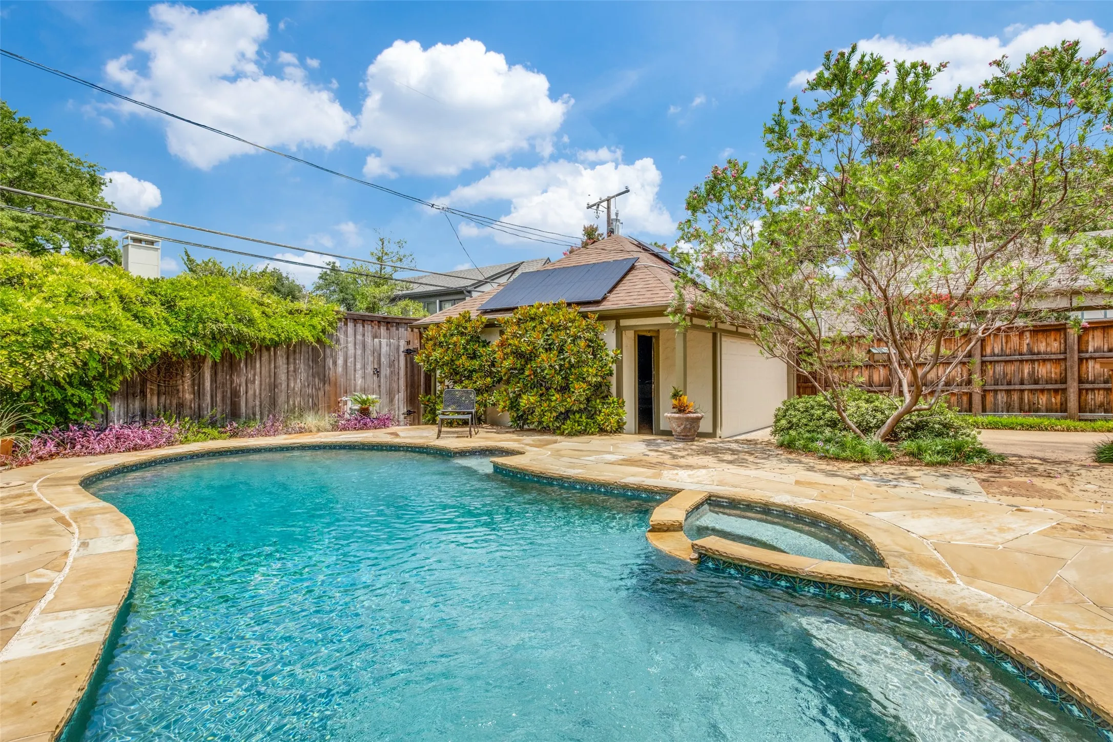 Single Family Residence For Sale in Dallas County , 6917 Westlake Avenue, Dallas, Texas 75214, 3 Bedroom, 2 Bathroom, 2 Garage spaces, 1,971 Sqft, built in 1927, mls#21327858, Real Estate Agent in Dallas, Homes For Sale in Dallas county, Homes For Sale in Dallas, Realtor in Dallas Texas, Real Estate Brokerage Independent Realty Texas, Luminita Cordes Realtor