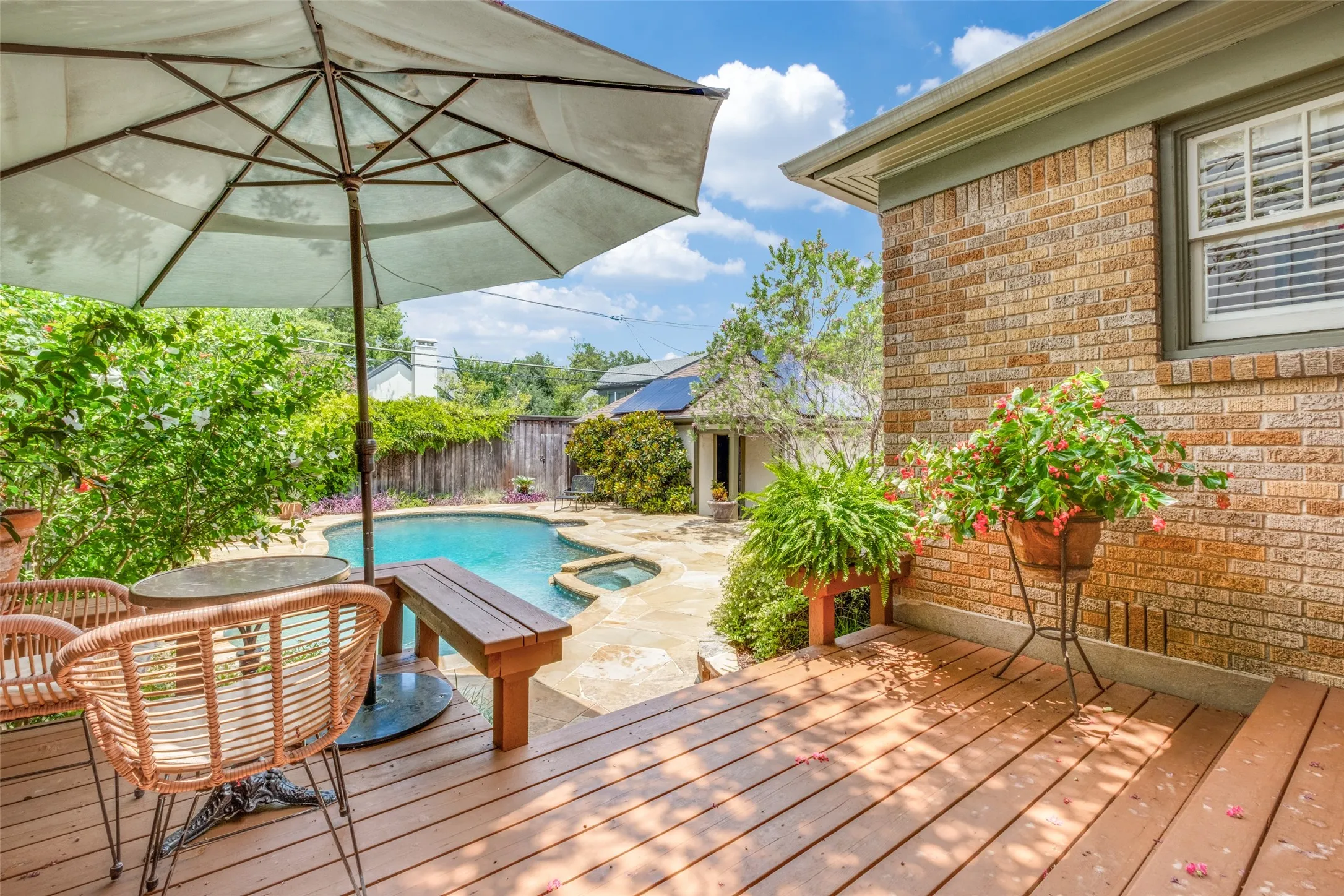 Single Family Residence For Sale in Dallas County , 6917 Westlake Avenue, Dallas, Texas 75214, 3 Bedroom, 2 Bathroom, 2 Garage spaces, 1,971 Sqft, built in 1927, mls#21327858, Real Estate Agent in Dallas, Homes For Sale in Dallas county, Homes For Sale in Dallas, Realtor in Dallas Texas, Real Estate Brokerage Independent Realty Texas, Luminita Cordes Realtor