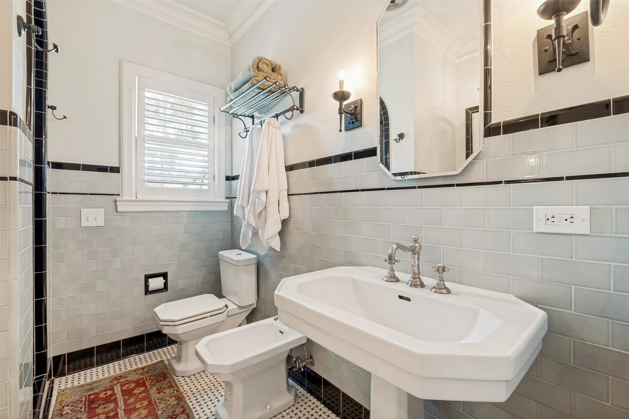 Single Family Residence For Sale in Dallas County , 6917 Westlake Avenue, Dallas, Texas 75214, 3 Bedroom, 2 Bathroom, 2 Garage spaces, 1,971 Sqft, built in 1927, mls#21327858, Real Estate Agent in Dallas, Homes For Sale in Dallas county, Homes For Sale in Dallas, Realtor in Dallas Texas, Real Estate Brokerage Independent Realty Texas, Luminita Cordes Realtor