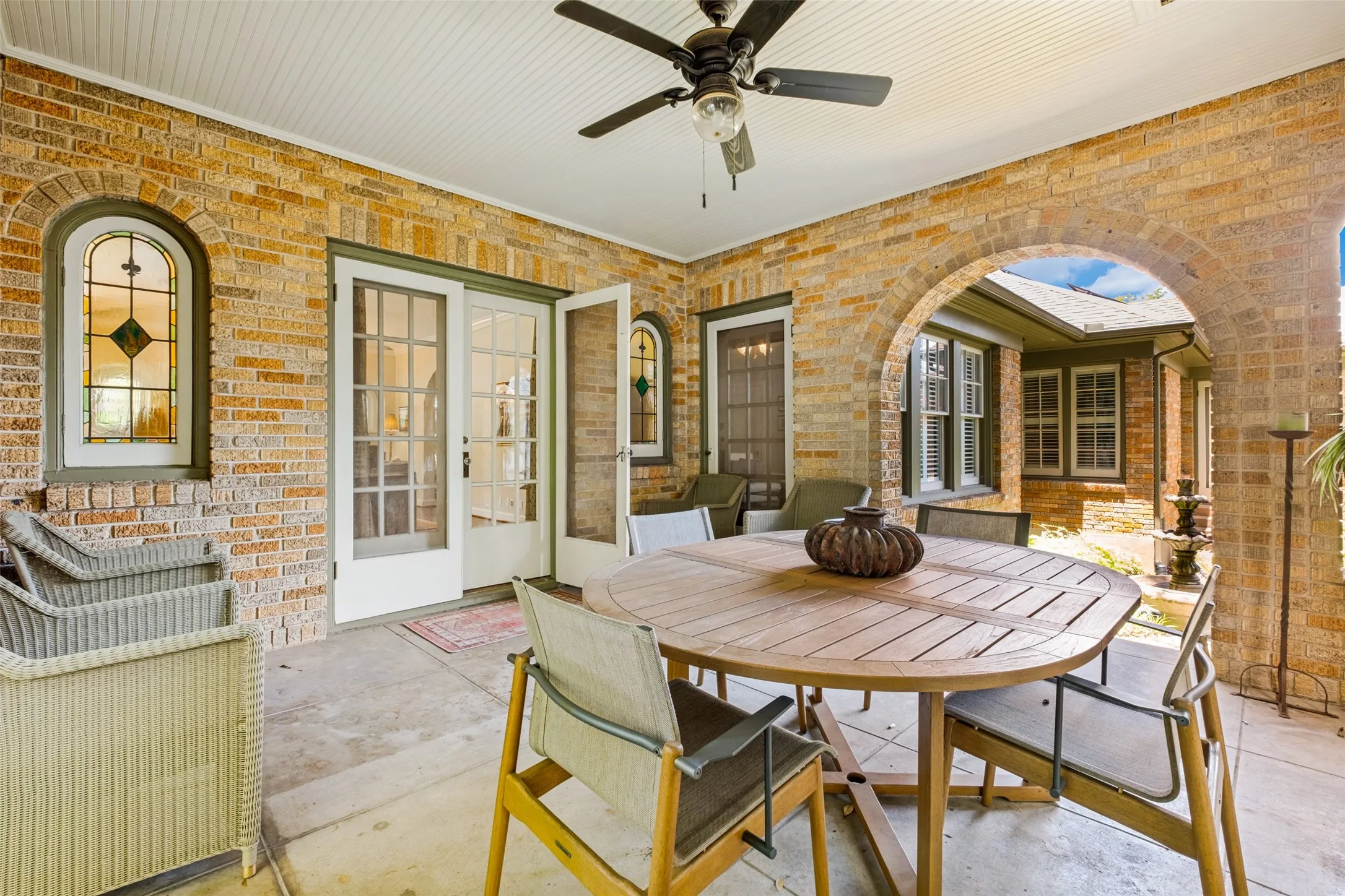 Single Family Residence For Sale in Dallas County , 6917 Westlake Avenue, Dallas, Texas 75214, 3 Bedroom, 2 Bathroom, 2 Garage spaces, 1,971 Sqft, built in 1927, mls#21327858, Real Estate Agent in Dallas, Homes For Sale in Dallas county, Homes For Sale in Dallas, Realtor in Dallas Texas, Real Estate Brokerage Independent Realty Texas, Luminita Cordes Realtor