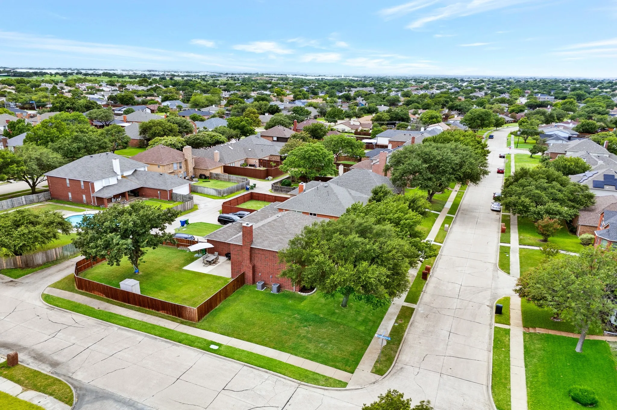 Single Family Residence For Sale in Dallas County , 2724 Winterlake Drive, Carrollton, Texas 75006, 4 Bedroom, 3 Bathroom, 2 Garage spaces, 2,195 Sqft, built in 1993, mls#21324914, Real Estate Agent in Carrollton, Homes For Sale in Dallas county, Homes For Sale in Carrollton, Realtor in Carrollton Texas, Real Estate Brokerage Independent Realty Texas, Luminita Cordes Realtor