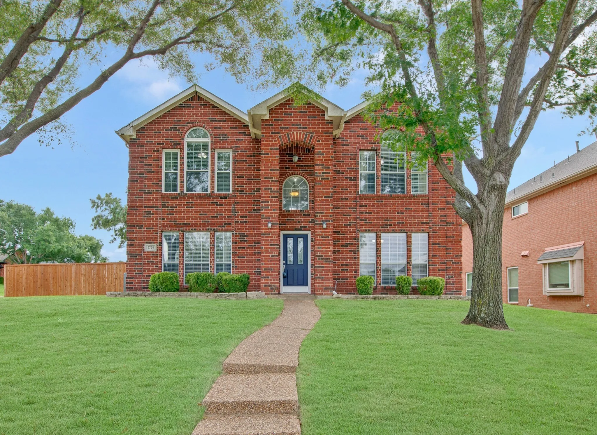 Single Family Residence For Sale in Dallas County , 2724 Winterlake Drive, Carrollton, Texas 75006, 4 Bedroom, 3 Bathroom, 2 Garage spaces, 2,195 Sqft, built in 1993, mls#21324914, Real Estate Agent in Carrollton, Homes For Sale in Dallas county, Homes For Sale in Carrollton, Realtor in Carrollton Texas, Real Estate Brokerage Independent Realty Texas, Luminita Cordes Realtor