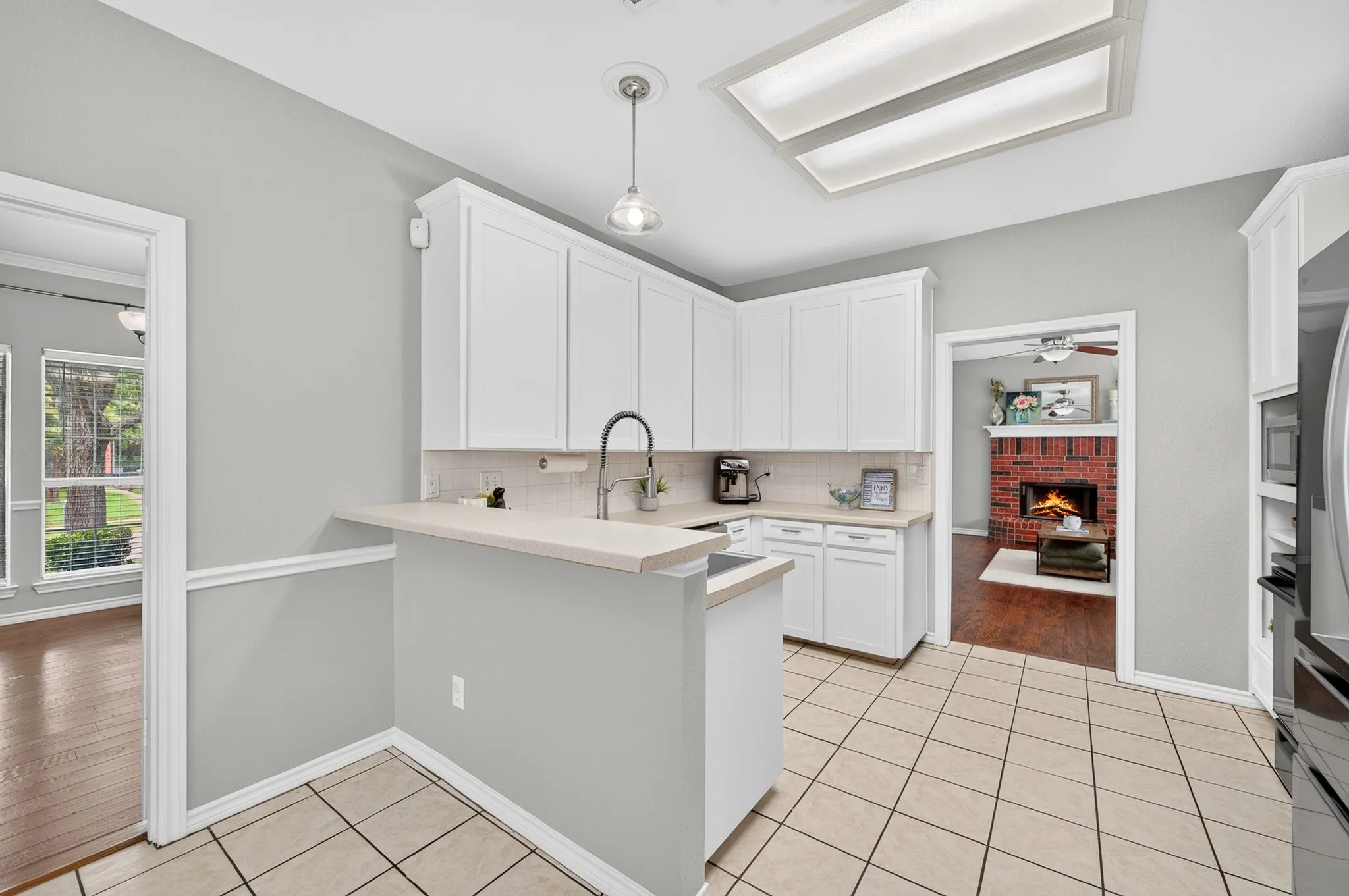 Single Family Residence For Sale in Dallas County , 2724 Winterlake Drive, Carrollton, Texas 75006, 4 Bedroom, 3 Bathroom, 2 Garage spaces, 2,195 Sqft, built in 1993, mls#21324914, Real Estate Agent in Carrollton, Homes For Sale in Dallas county, Homes For Sale in Carrollton, Realtor in Carrollton Texas, Real Estate Brokerage Independent Realty Texas, Luminita Cordes Realtor