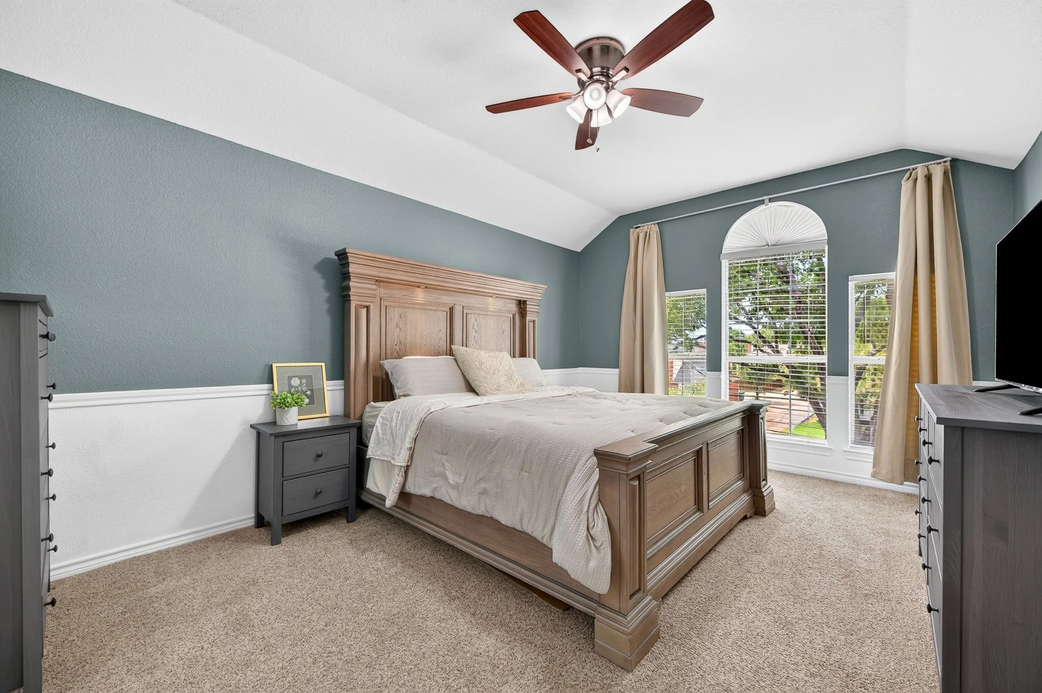 Single Family Residence For Sale in Dallas County , 2724 Winterlake Drive, Carrollton, Texas 75006, 4 Bedroom, 3 Bathroom, 2 Garage spaces, 2,195 Sqft, built in 1993, mls#21324914, Real Estate Agent in Carrollton, Homes For Sale in Dallas county, Homes For Sale in Carrollton, Realtor in Carrollton Texas, Real Estate Brokerage Independent Realty Texas, Luminita Cordes Realtor